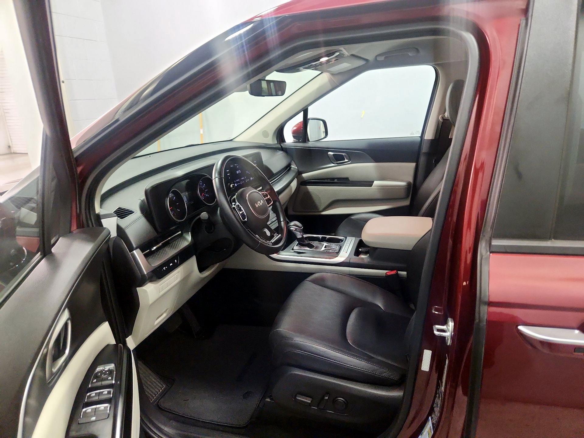 Thumbnail: 2023 Kia Carnival - 11