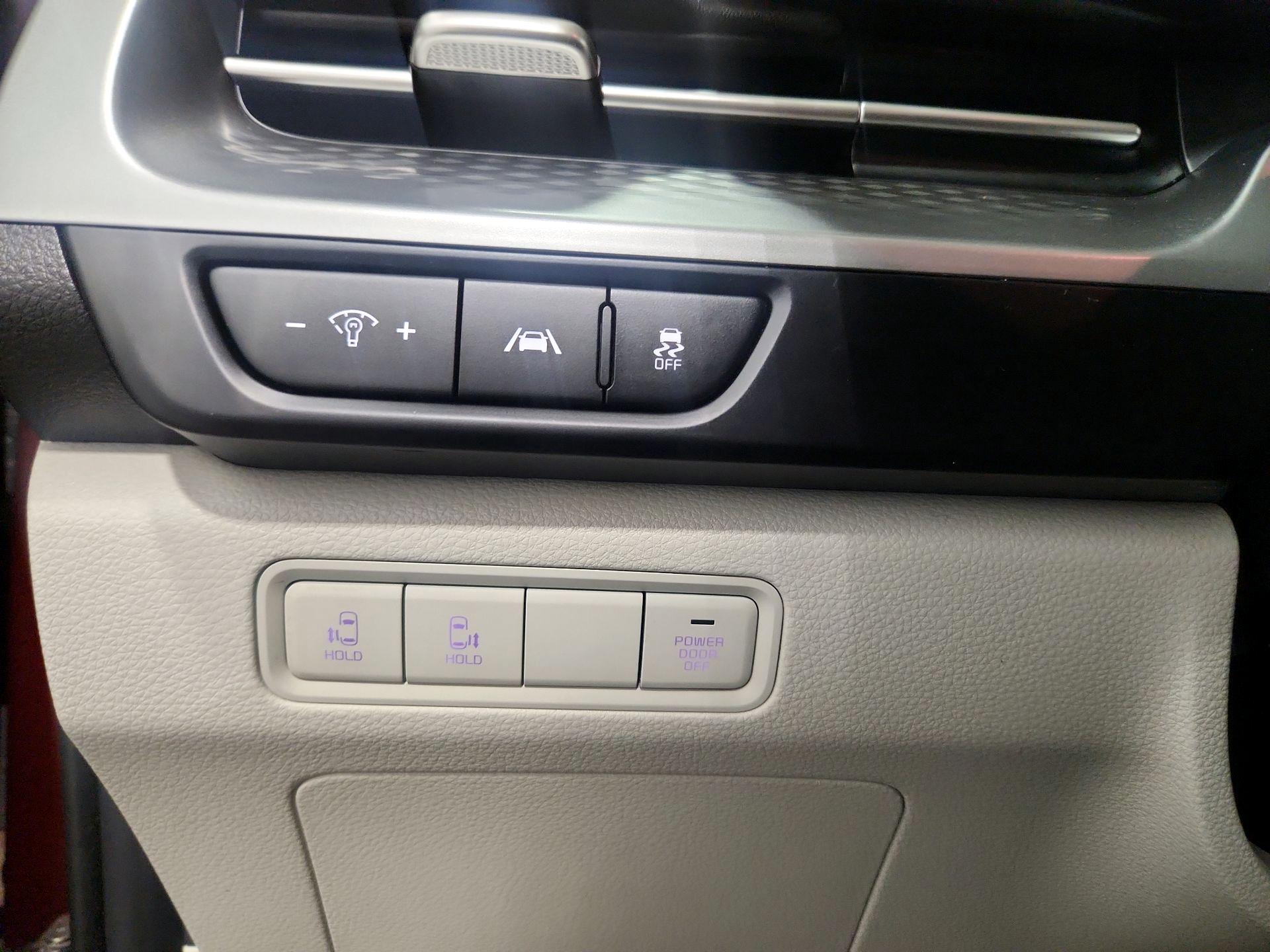 Thumbnail: 2023 Kia Carnival - 13