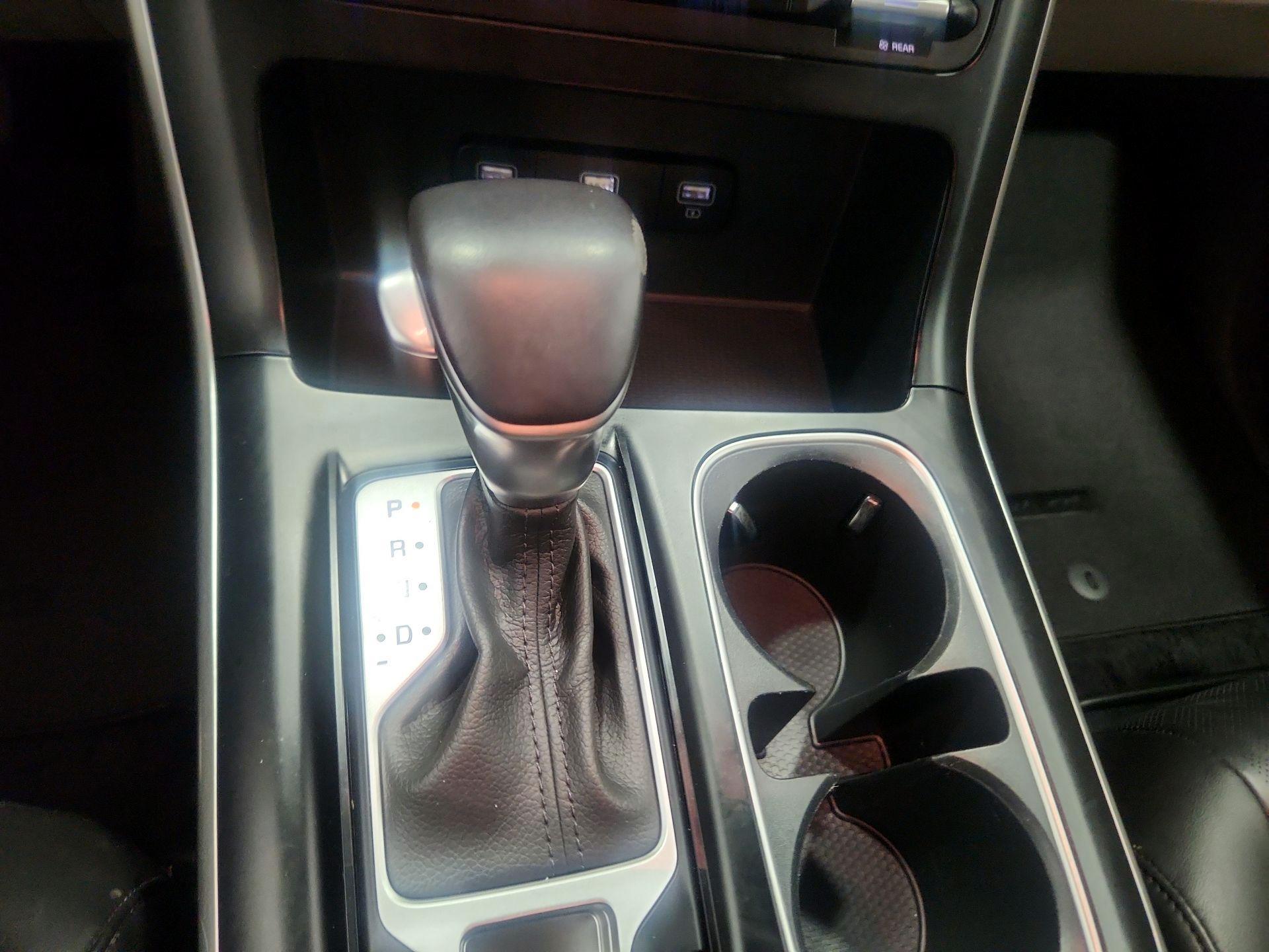 Thumbnail: 2023 Kia Carnival - 17