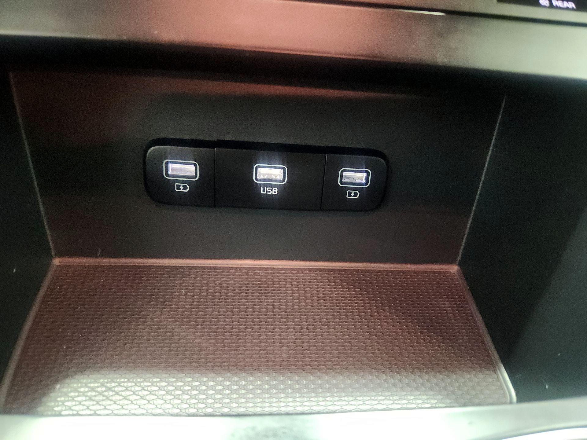 Thumbnail: 2023 Kia Carnival - 18