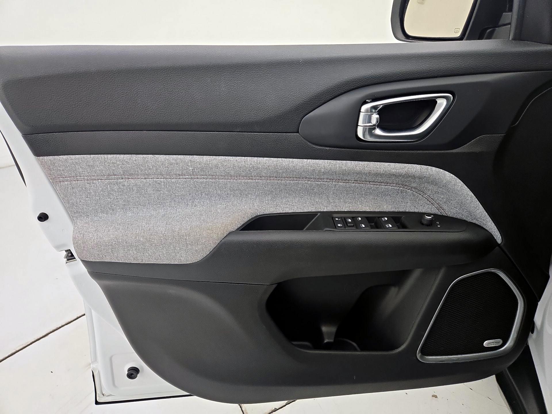 Thumbnail: 2022 Jeep Compass - 12