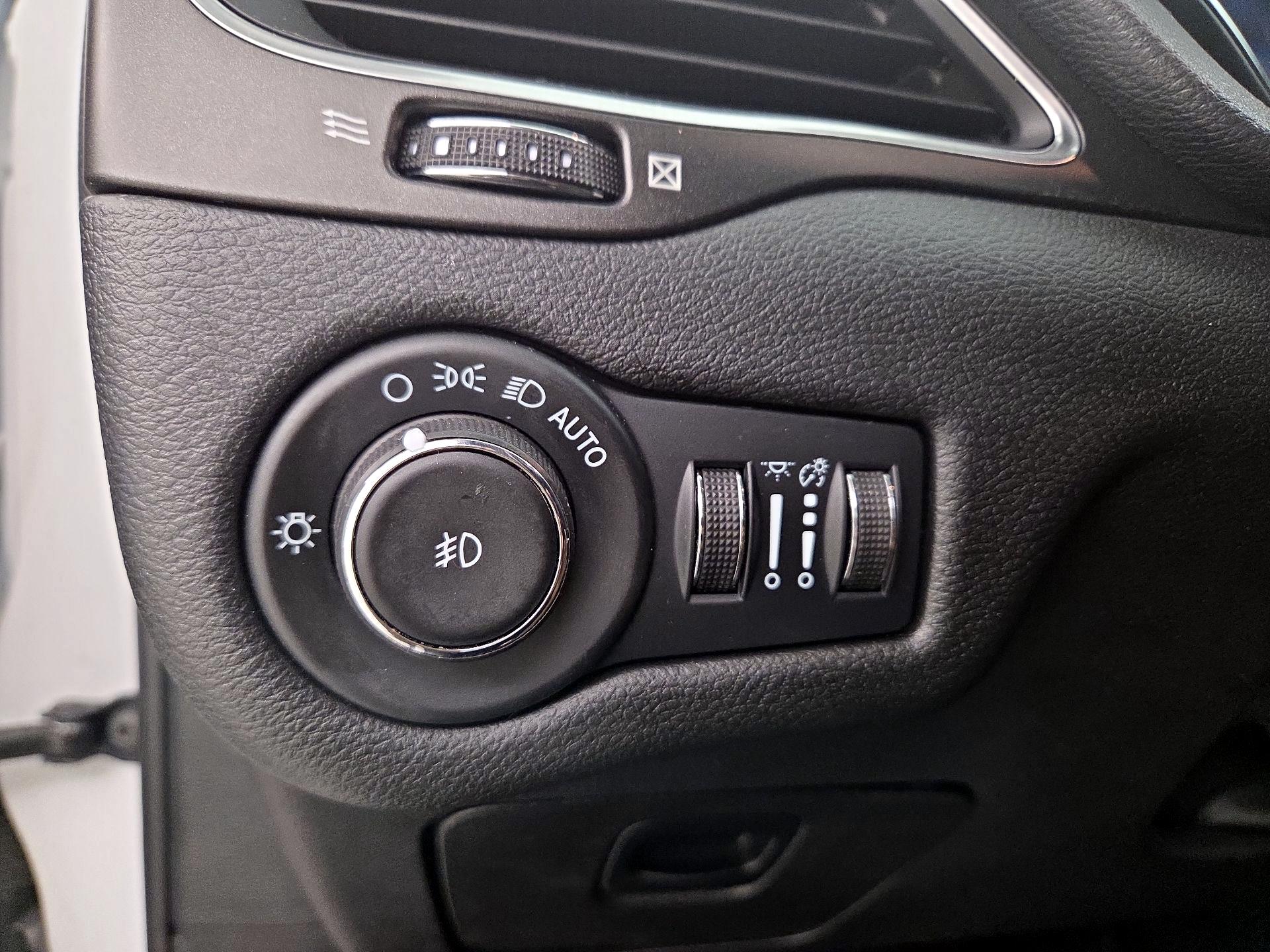 Thumbnail: 2022 Jeep Cherokee - 13