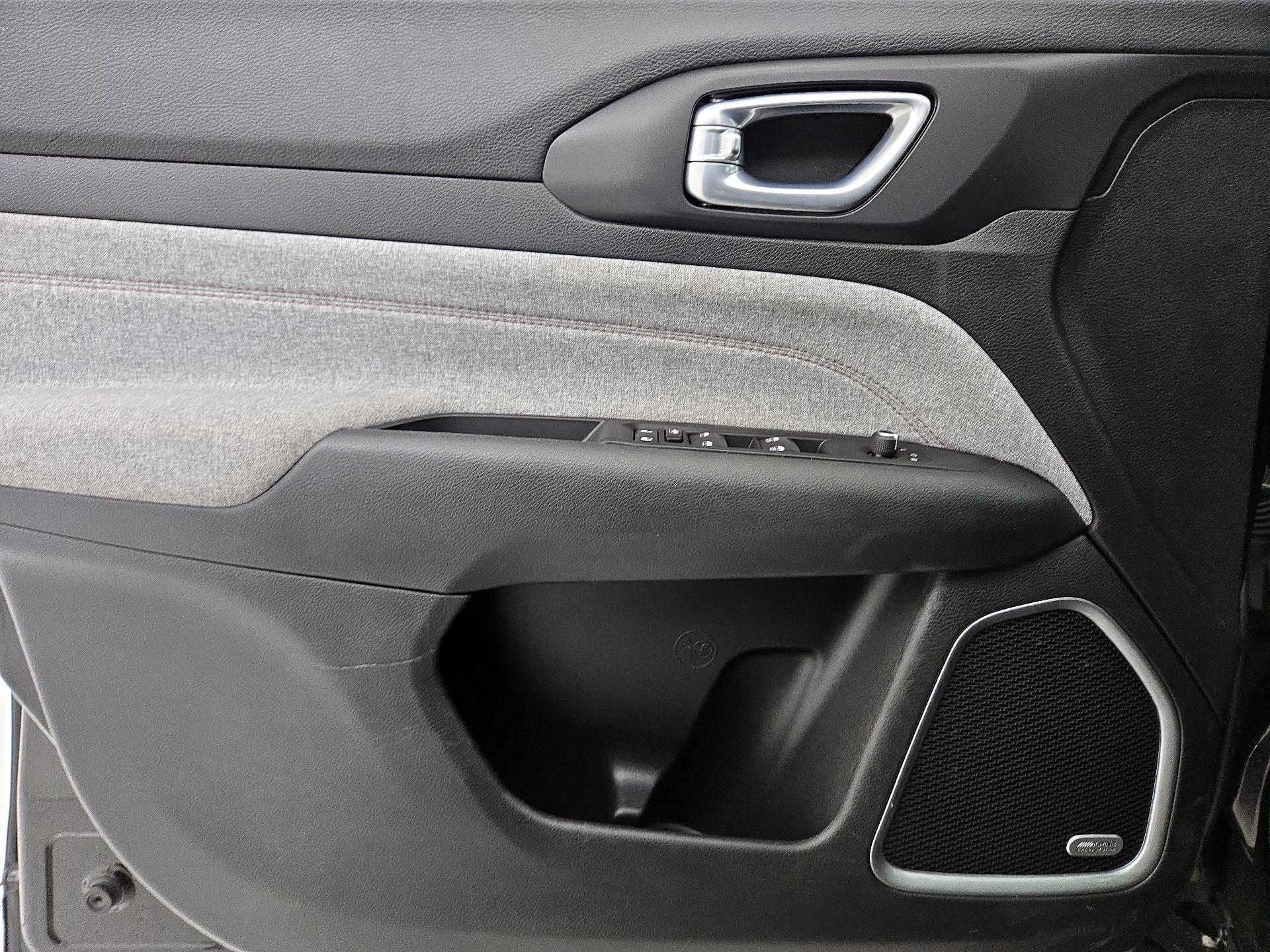 Thumbnail: 2023 Jeep Compass - 12