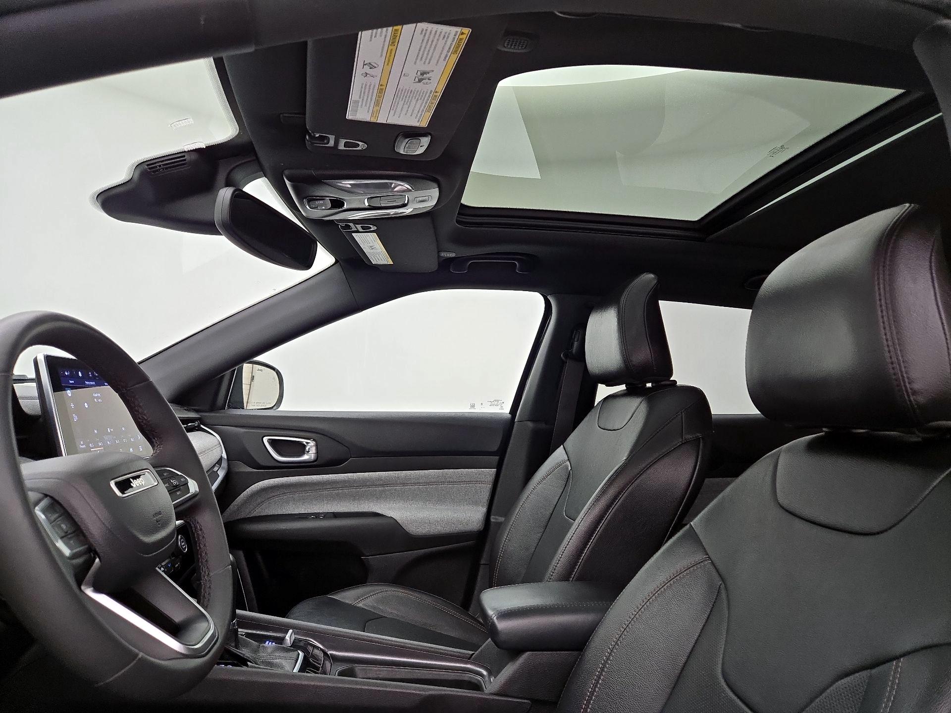 Thumbnail: 2023 Jeep Compass - 18