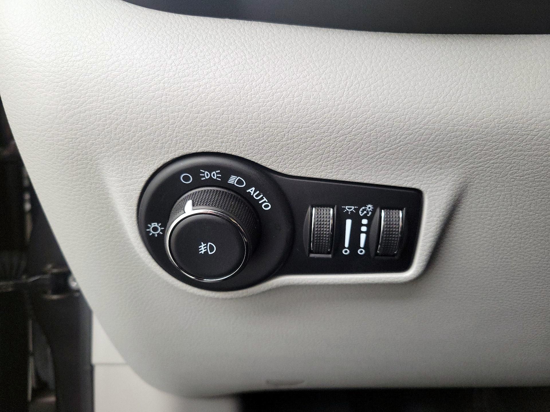 Thumbnail: 2022 Jeep Compass - 13