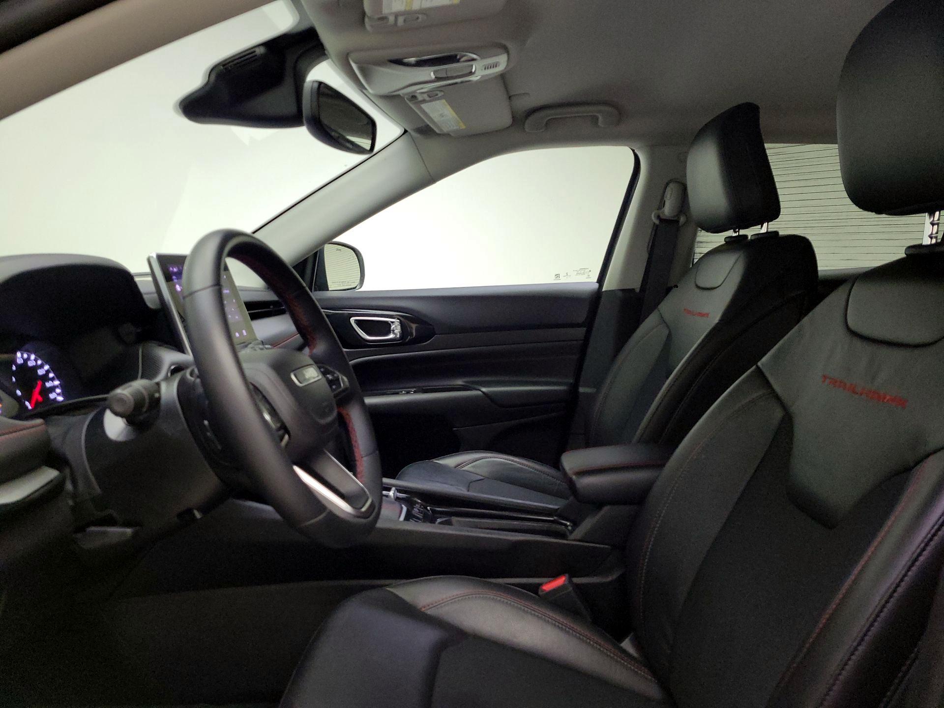 Thumbnail: 2022 Jeep Compass - 11