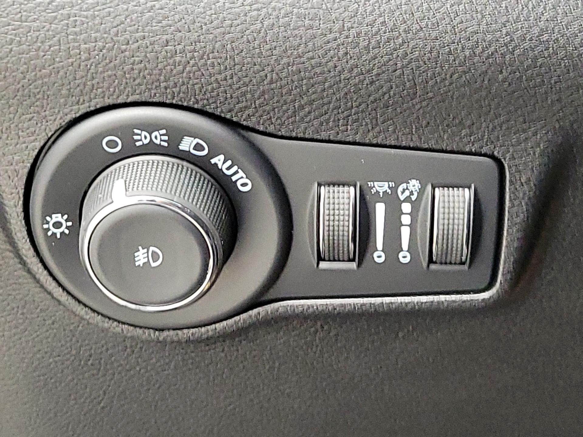 Thumbnail: 2022 Jeep Compass - 13