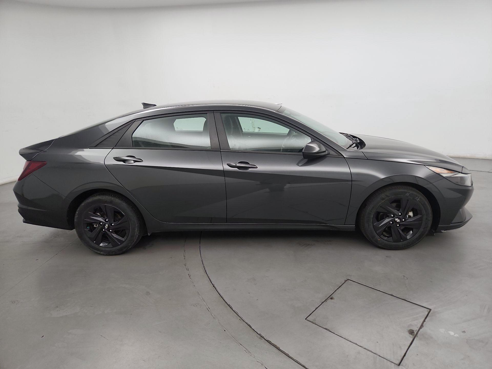 Thumbnail: 2023 Hyundai Elantra - 4