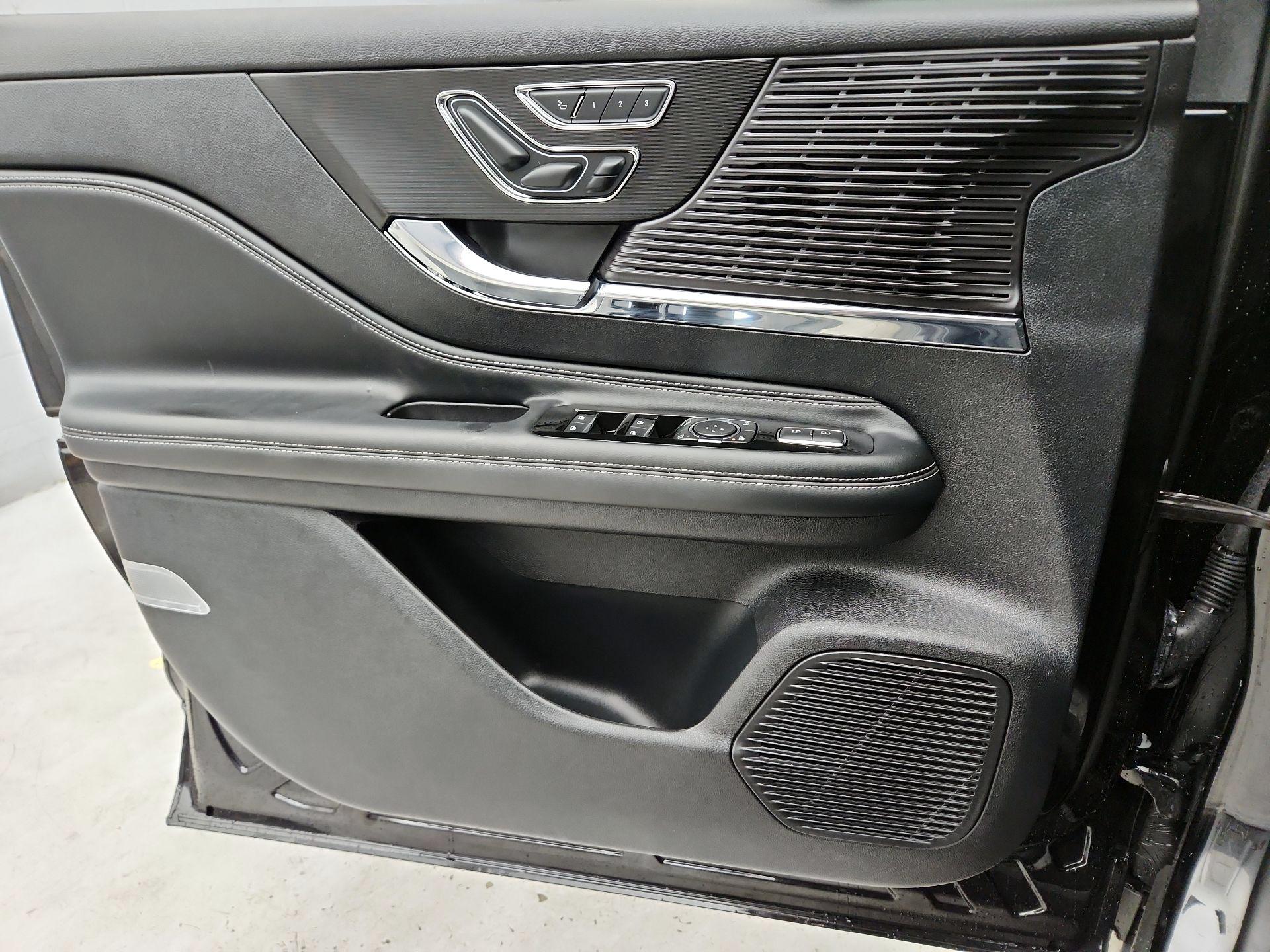 Thumbnail: 2022 Lincoln Corsair - 12