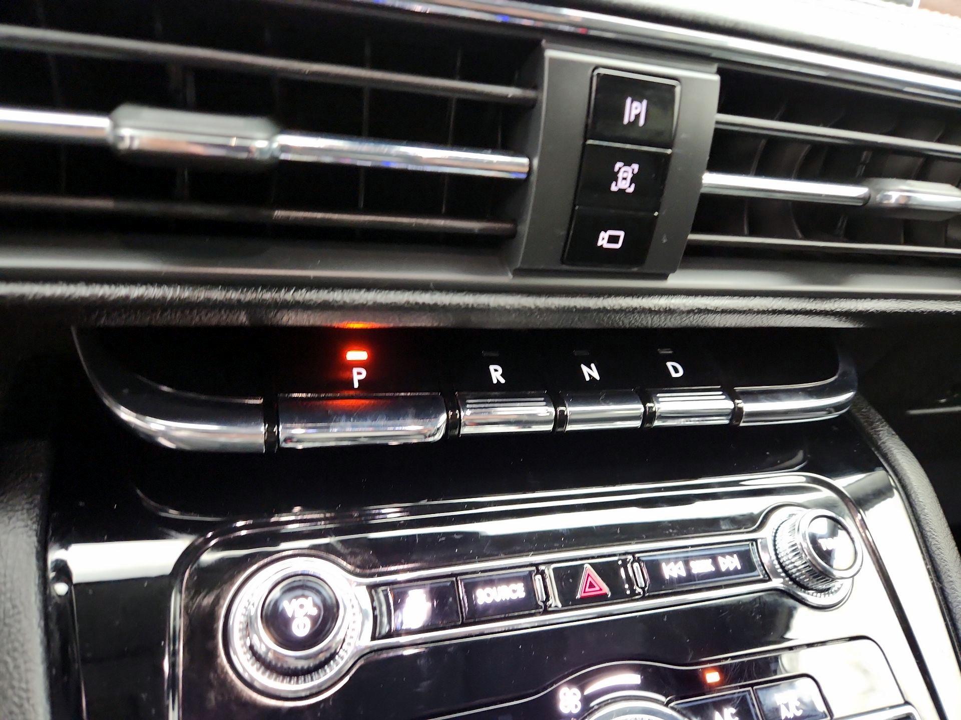 Thumbnail: 2022 Lincoln Corsair - 18