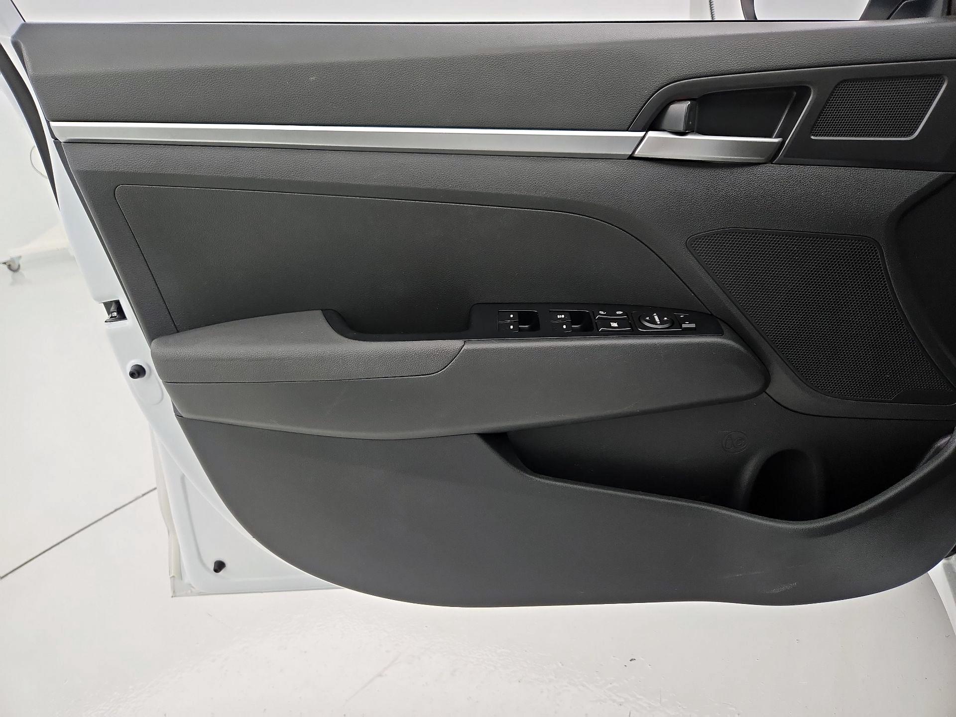 Thumbnail: 2020 Hyundai Elantra - 12