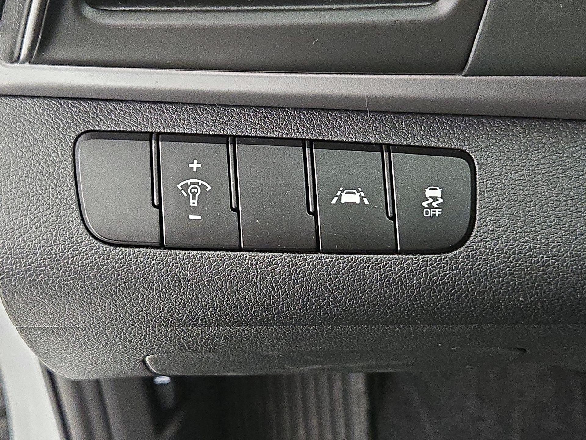 Thumbnail: 2020 Hyundai Elantra - 13