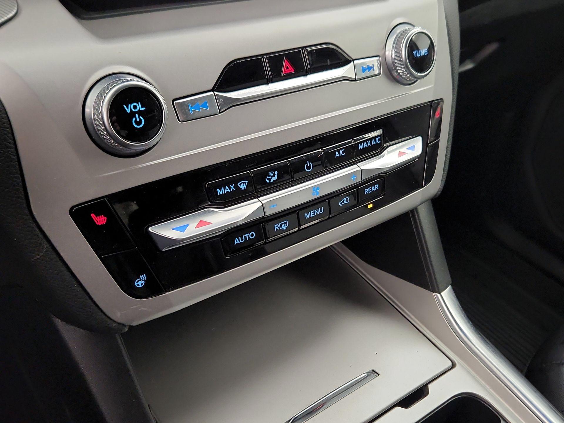 Thumbnail: 2022 Ford Explorer - 17