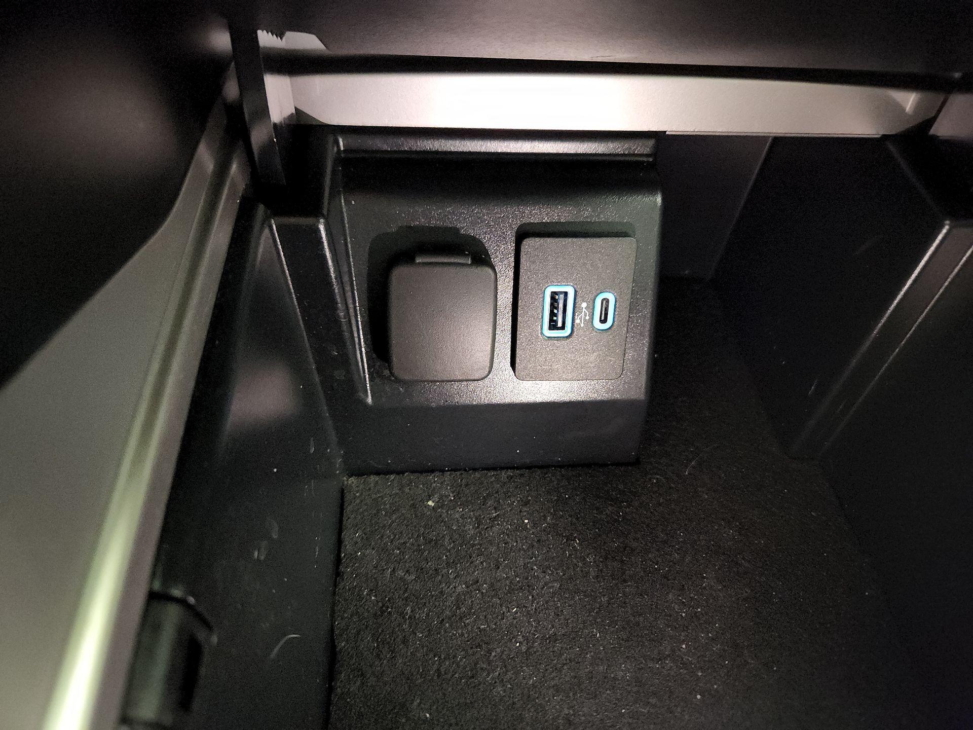 Thumbnail: 2022 Ford Explorer - 19