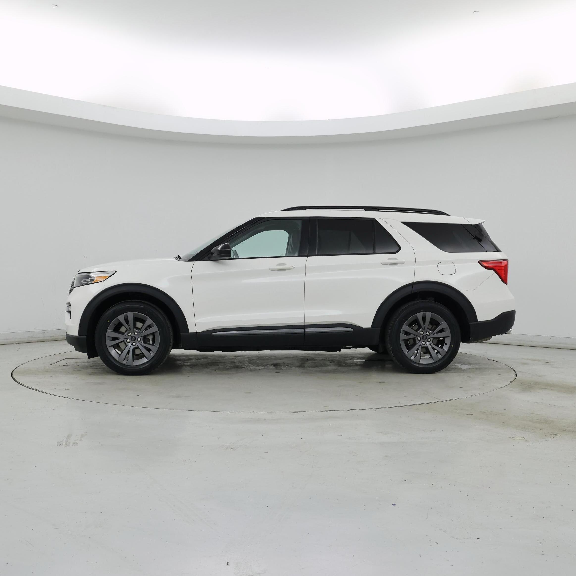 Thumbnail: 2022 Ford Explorer - 3