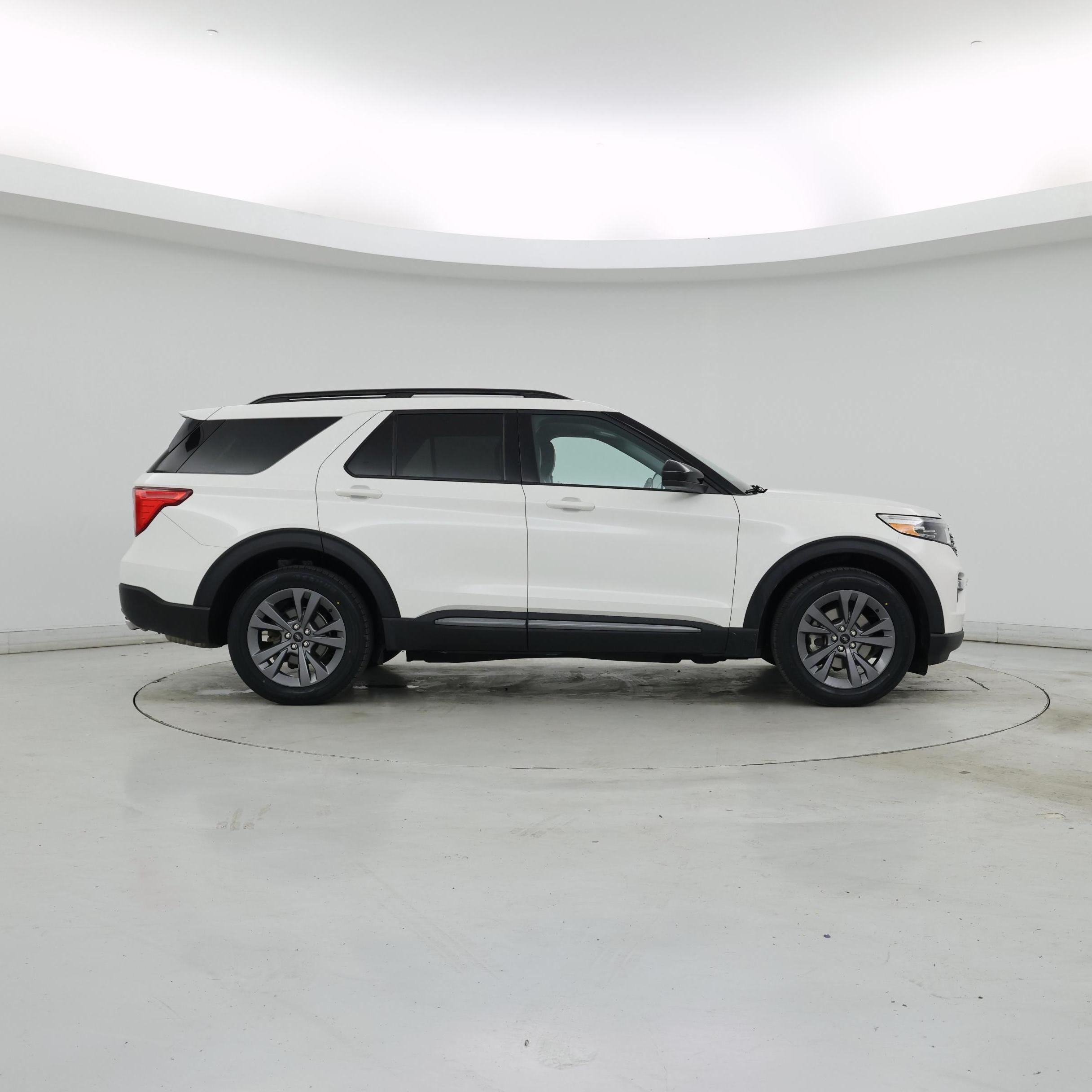 Thumbnail: 2022 Ford Explorer - 7