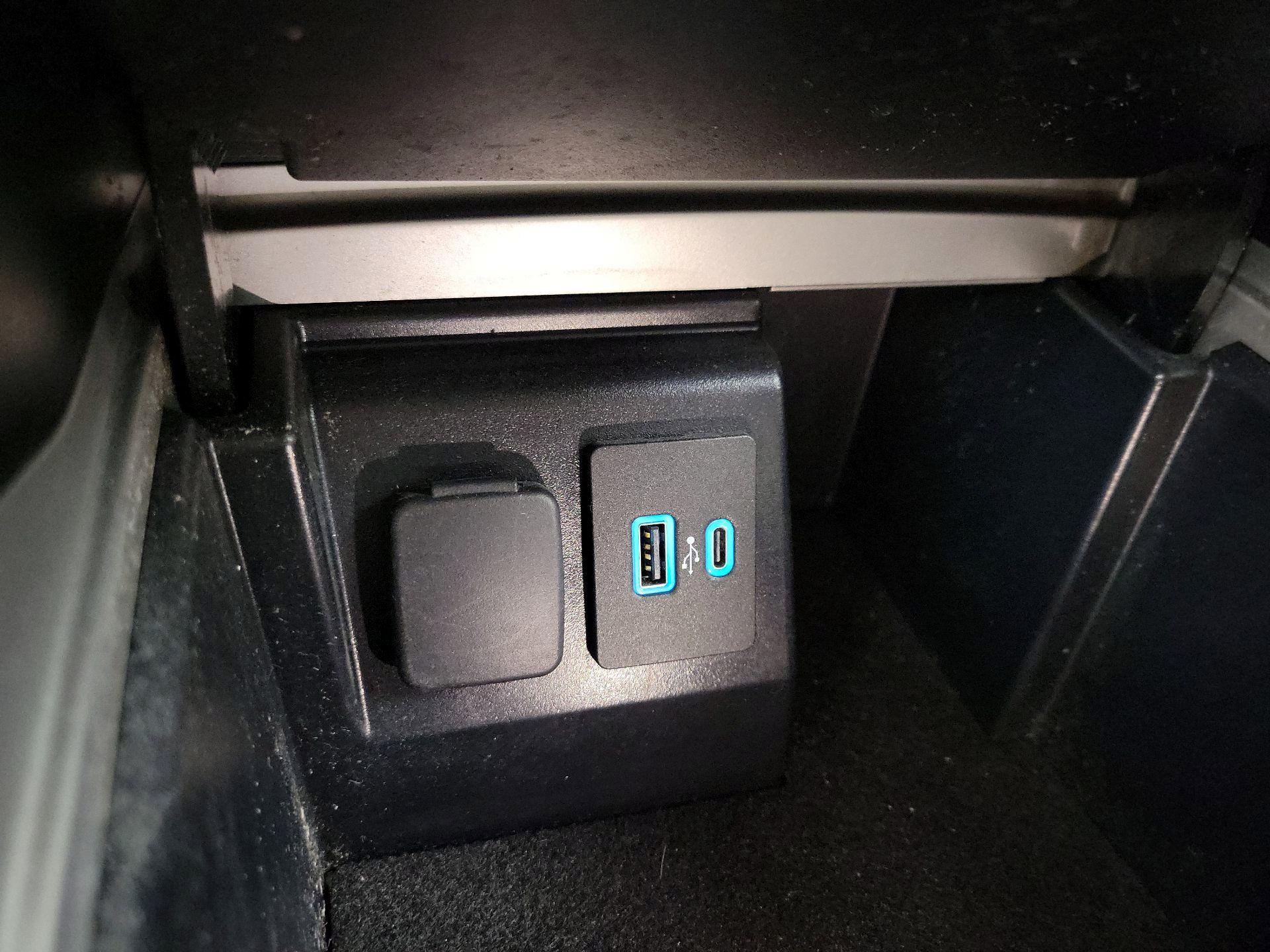 Thumbnail: 2022 Ford Explorer - 18