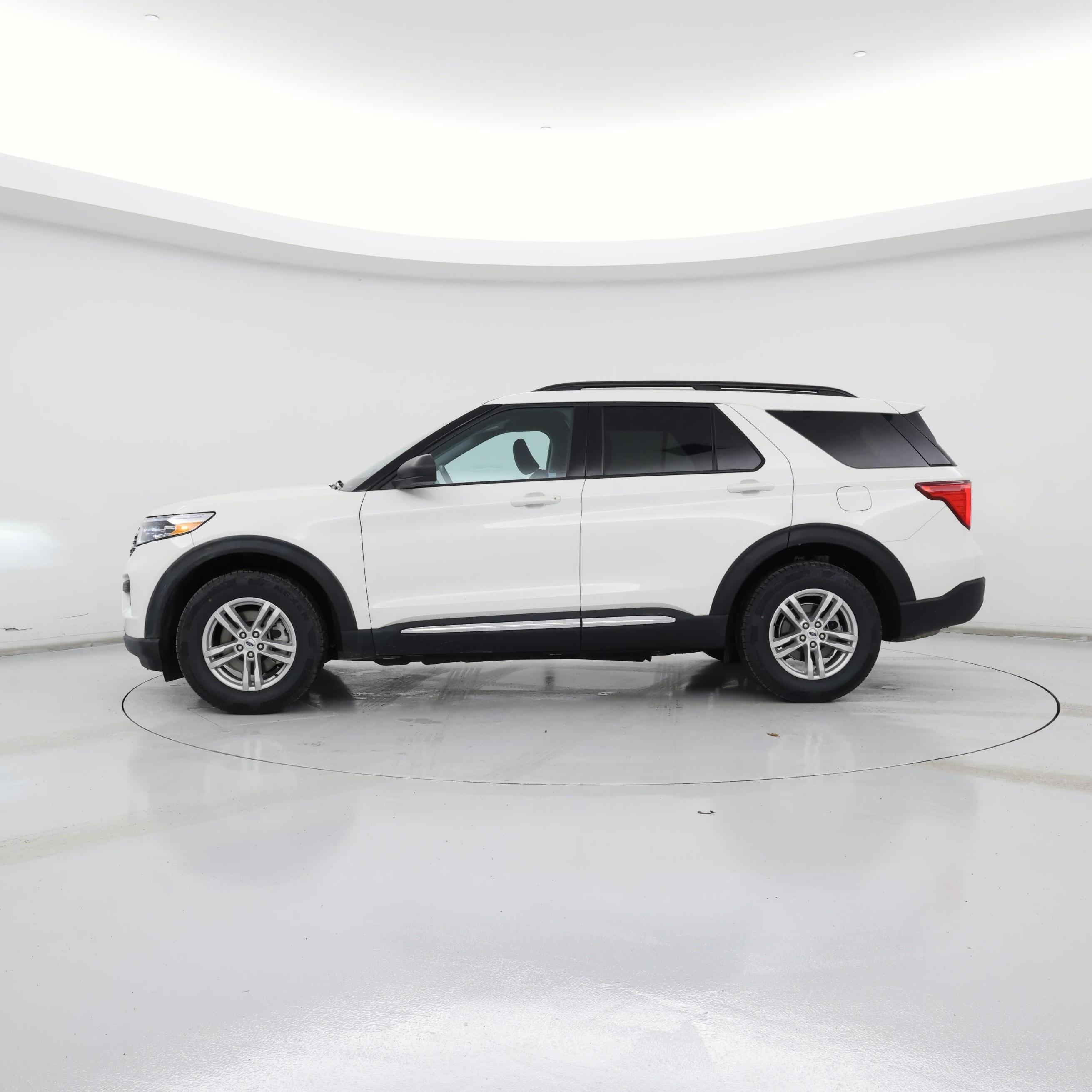 Thumbnail: 2022 Ford Explorer - 3