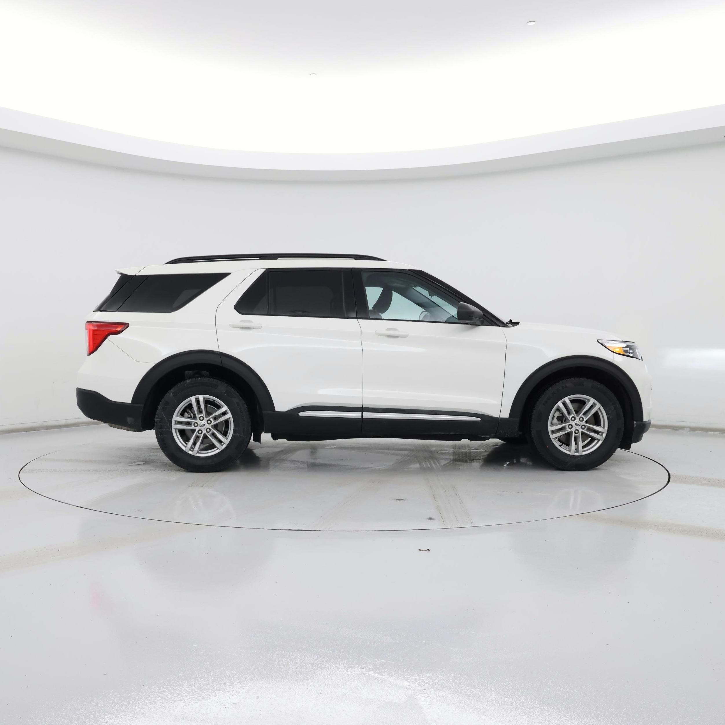 Thumbnail: 2022 Ford Explorer - 7