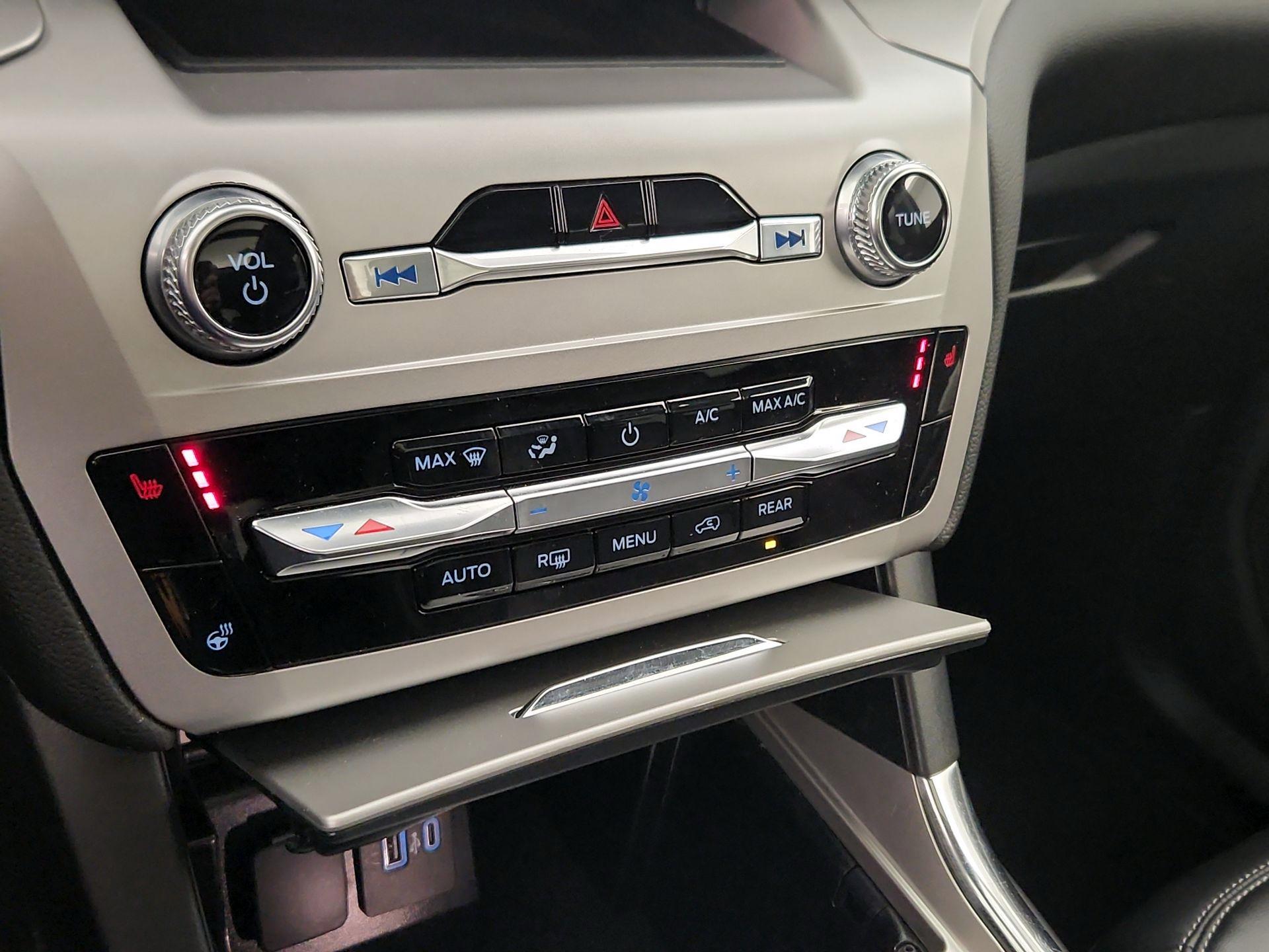 Thumbnail: 2022 Ford Explorer - 17