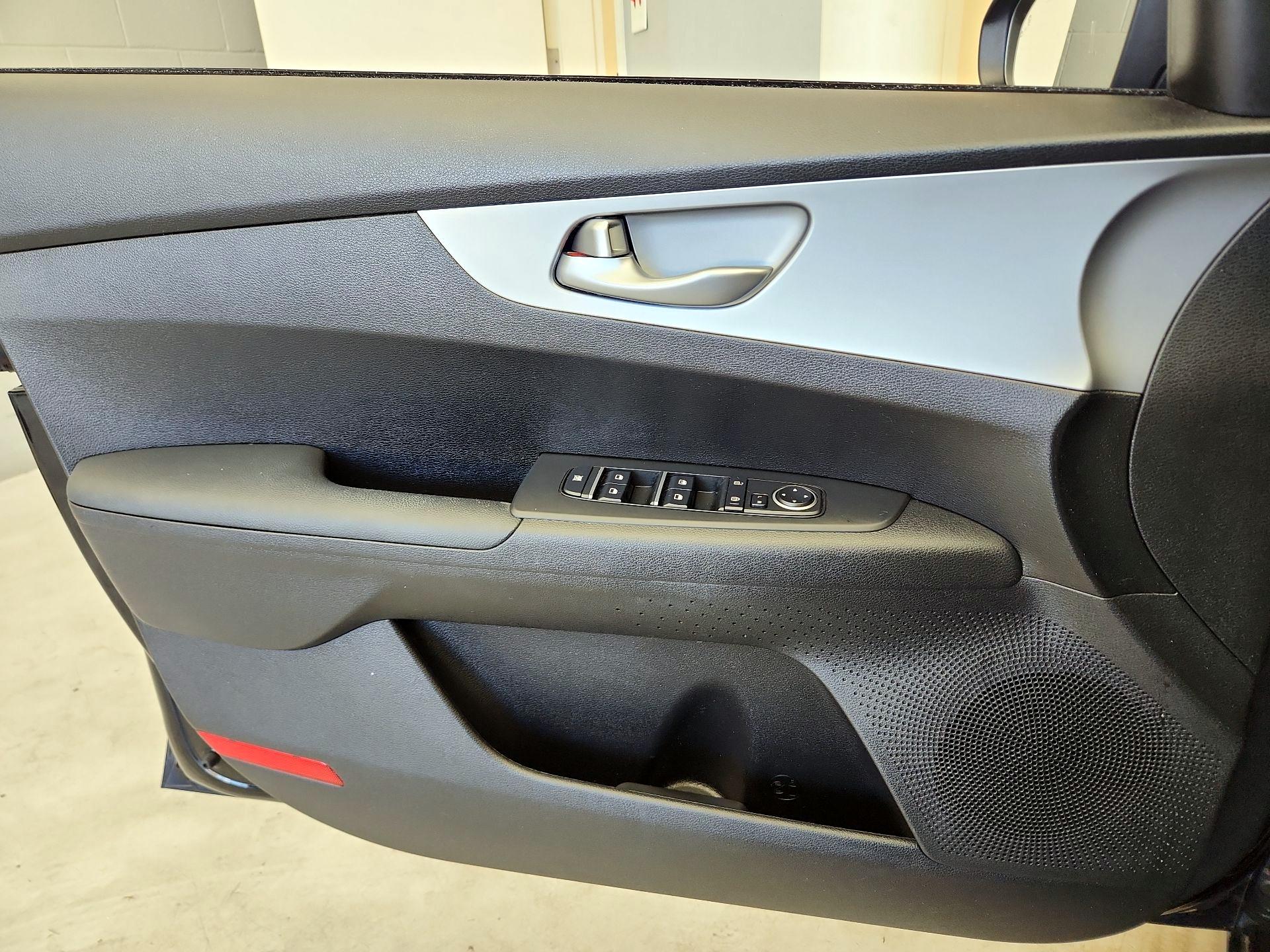 Thumbnail: 2023 Kia Forte - 12