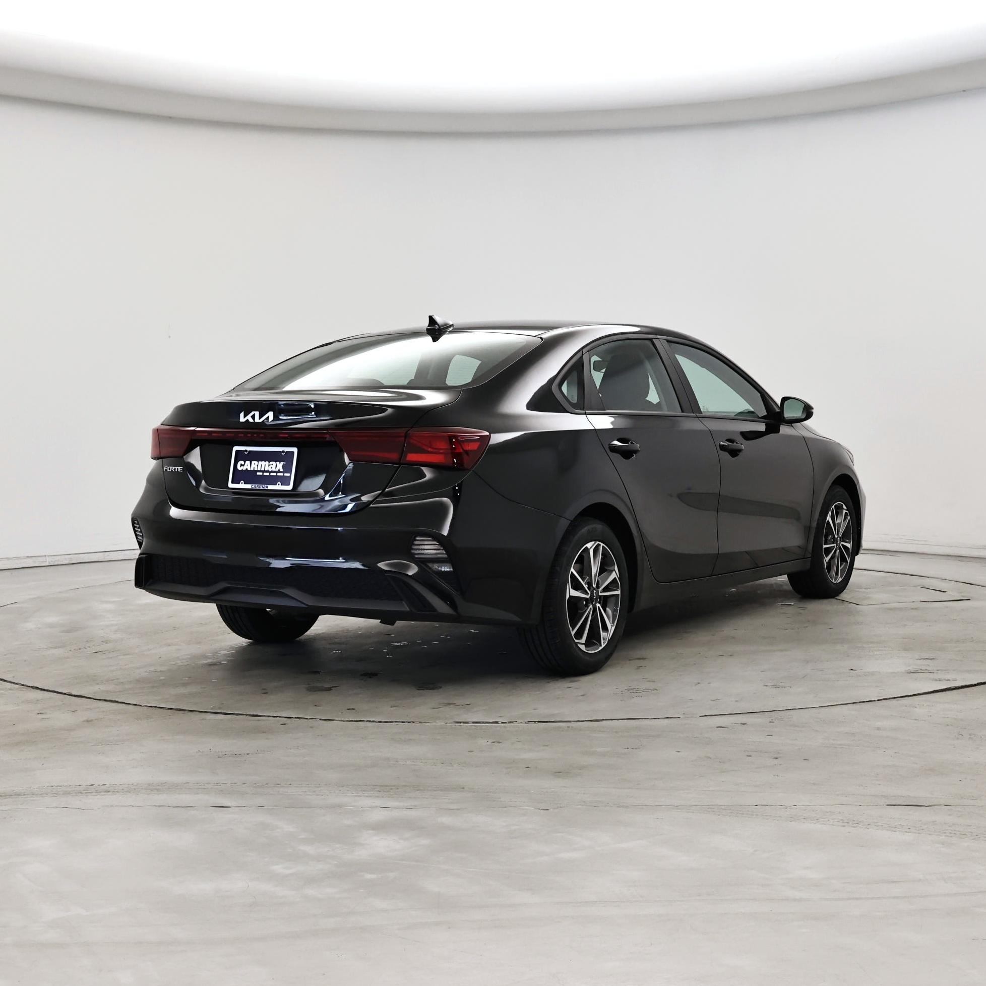 Thumbnail: 2023 Kia Forte - 8