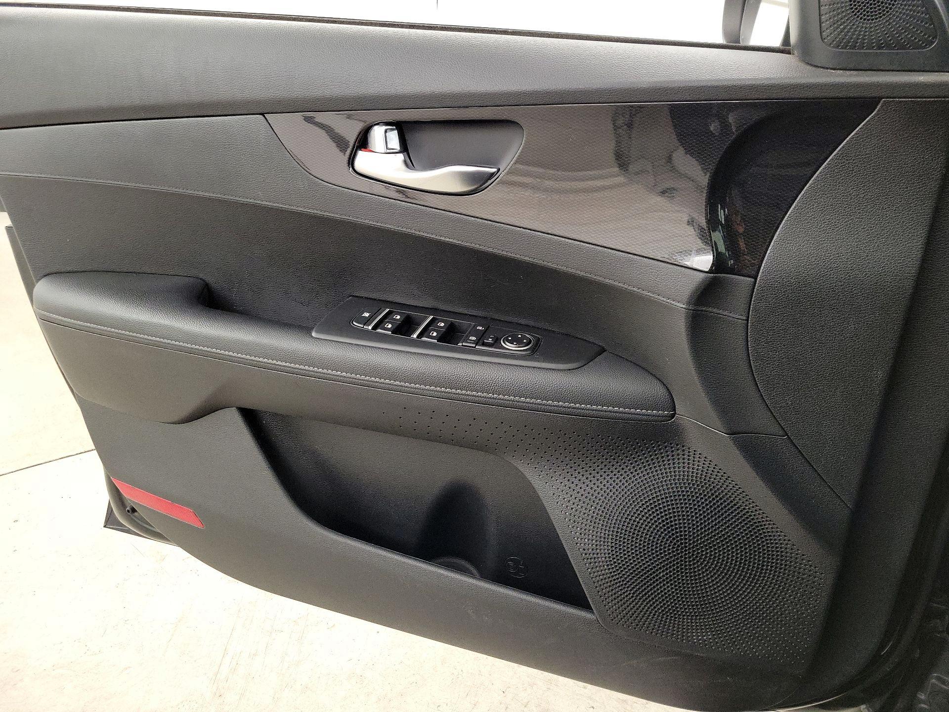 Thumbnail: 2023 Kia Forte - 12