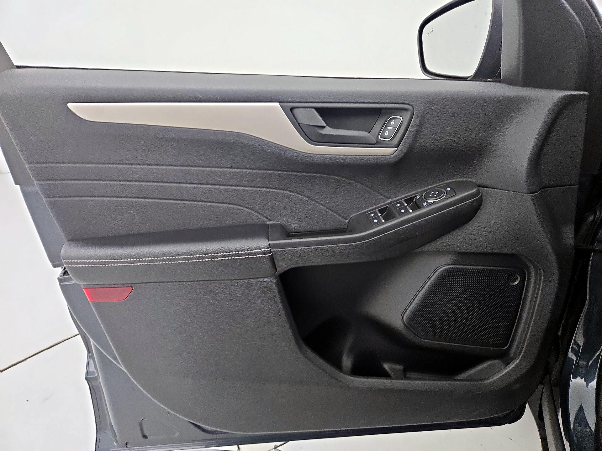 Thumbnail: 2022 Ford Escape - 12