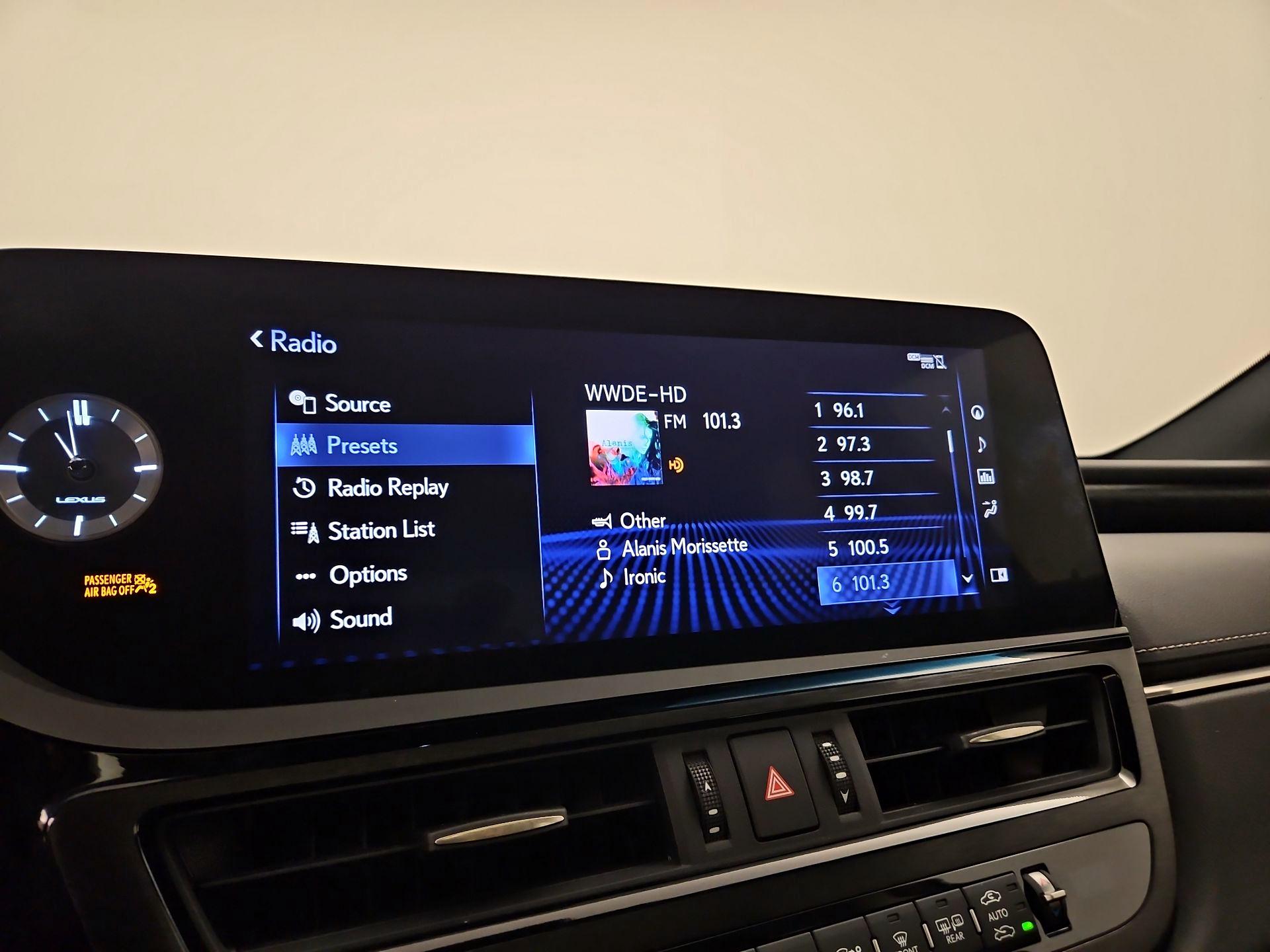 Thumbnail: 2022 Lexus ES - 15