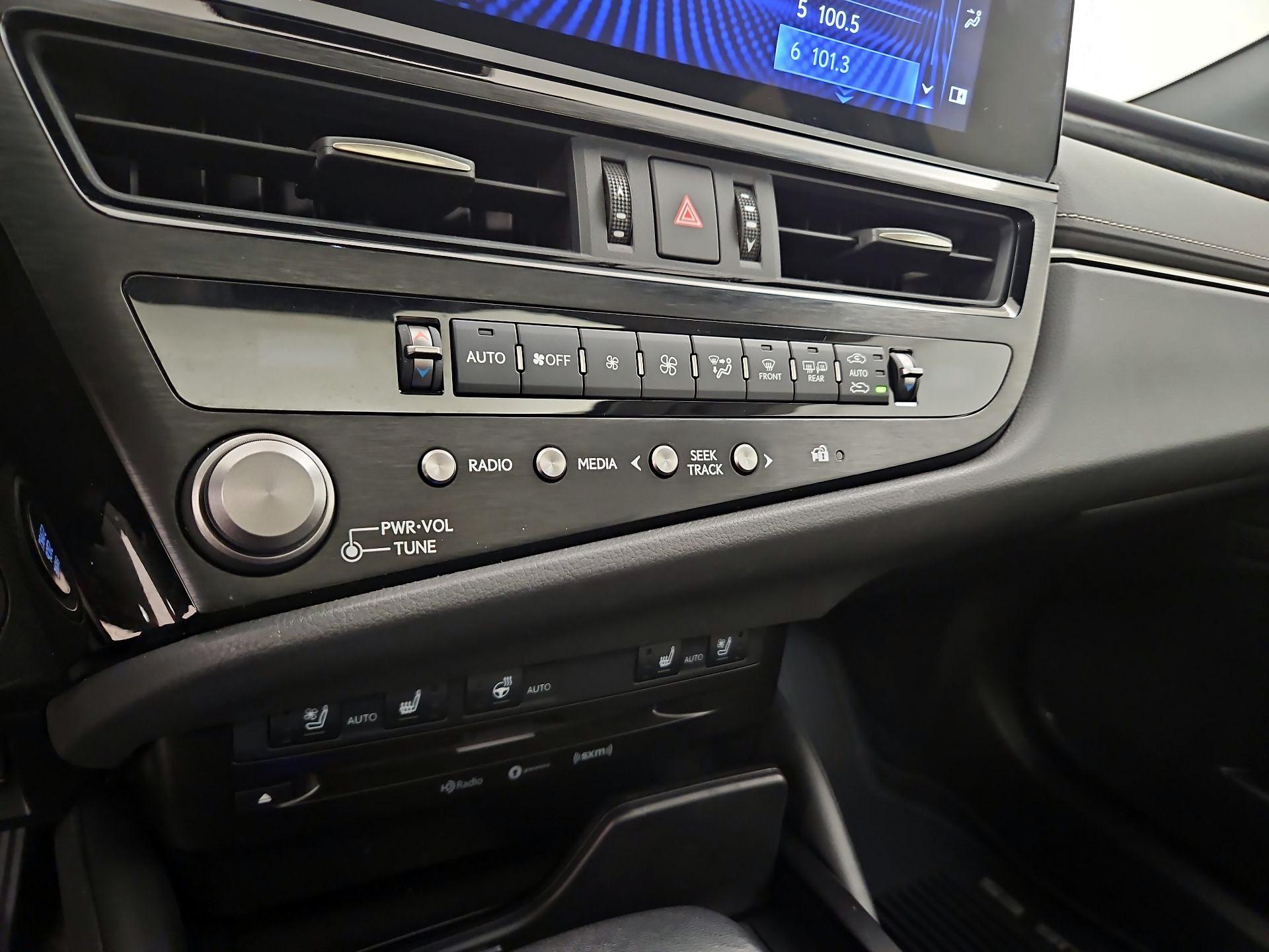 Thumbnail: 2022 Lexus ES - 16