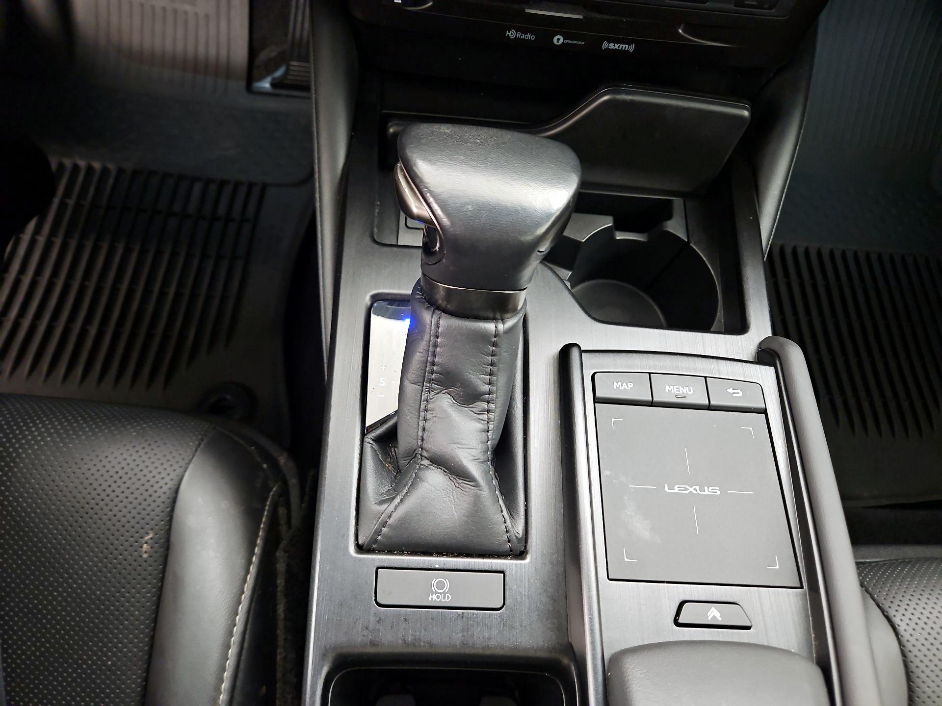 Thumbnail: 2022 Lexus ES - 17