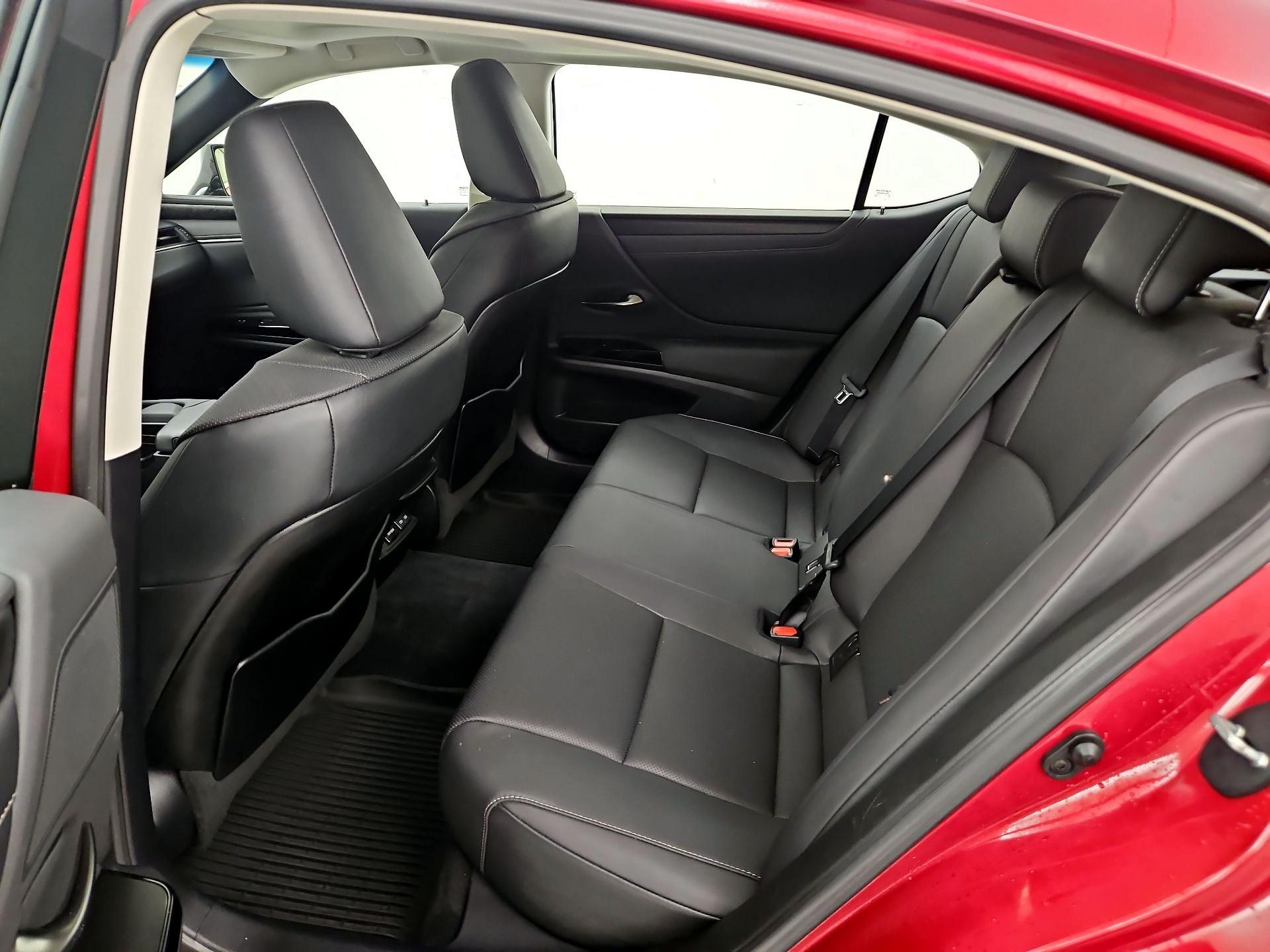 Thumbnail: 2022 Lexus ES - 20