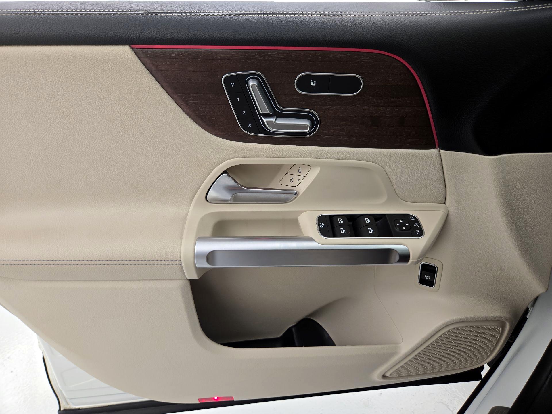 Thumbnail: 2023 Mercedes-Benz GLB - 12