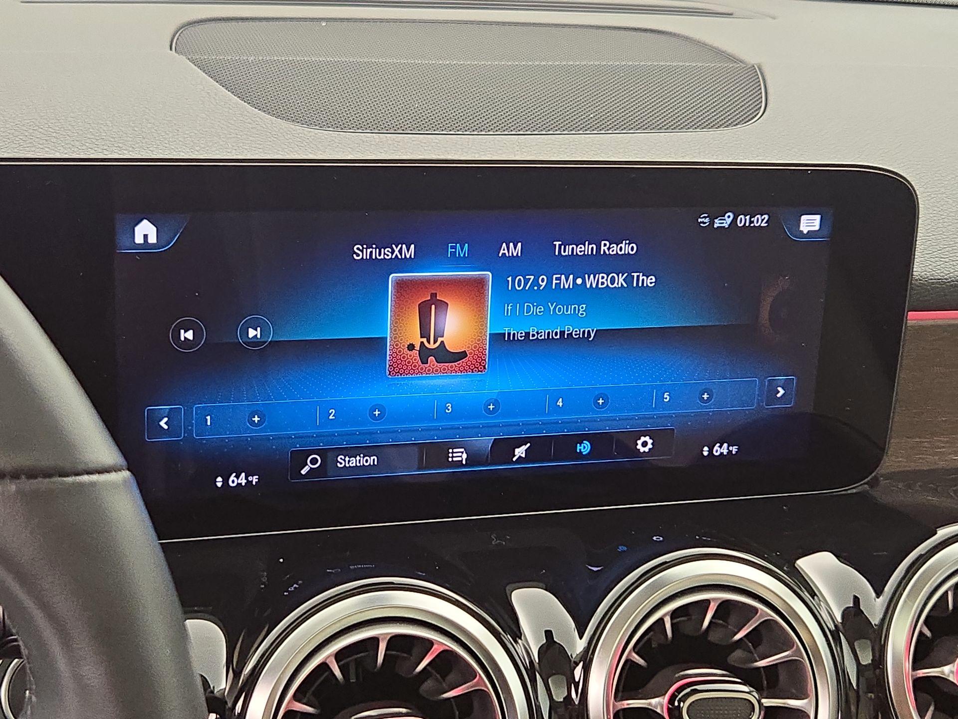 Thumbnail: 2023 Mercedes-Benz GLB - 15