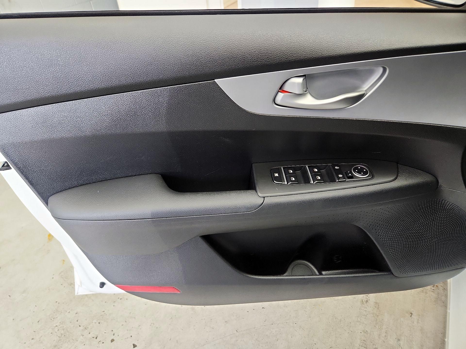 Thumbnail: 2023 Kia Forte - 12