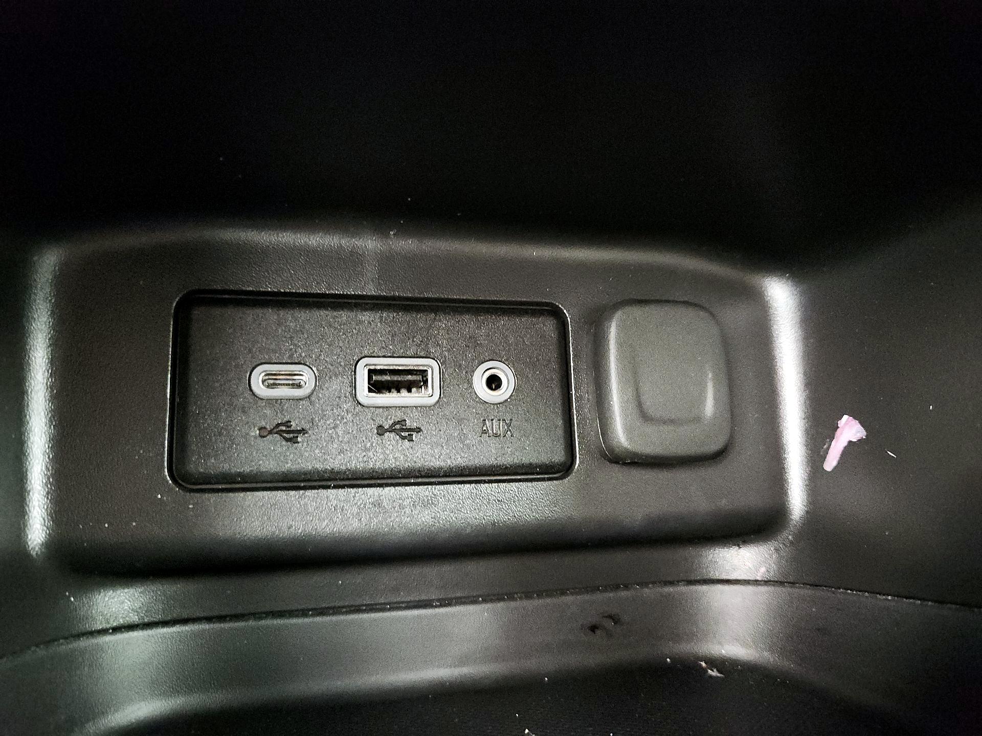 Thumbnail: 2022 Chevrolet Equinox - 18