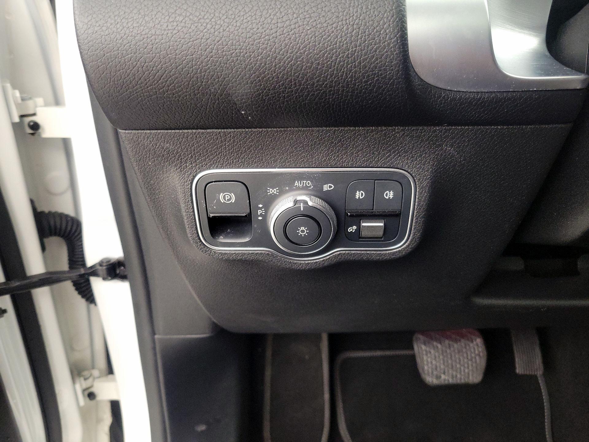 Thumbnail: 2022 Mercedes-Benz GLB - 13