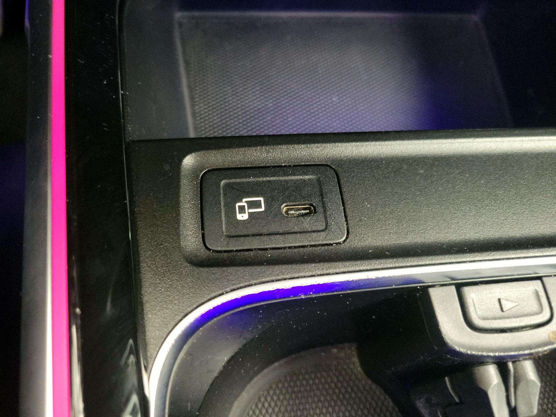 Thumbnail: 2022 Mercedes-Benz GLB - 18