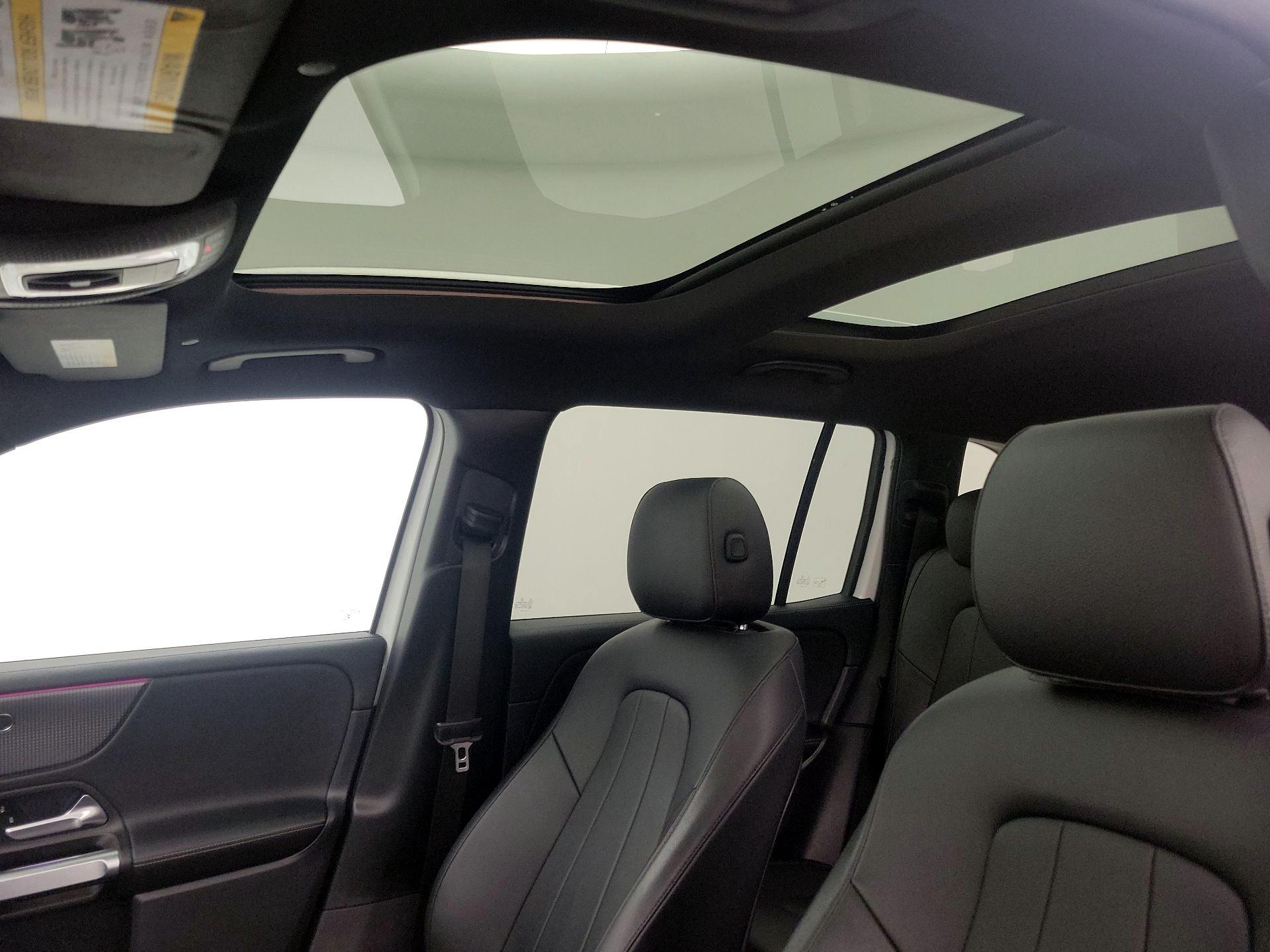 Thumbnail: 2022 Mercedes-Benz GLB - 19