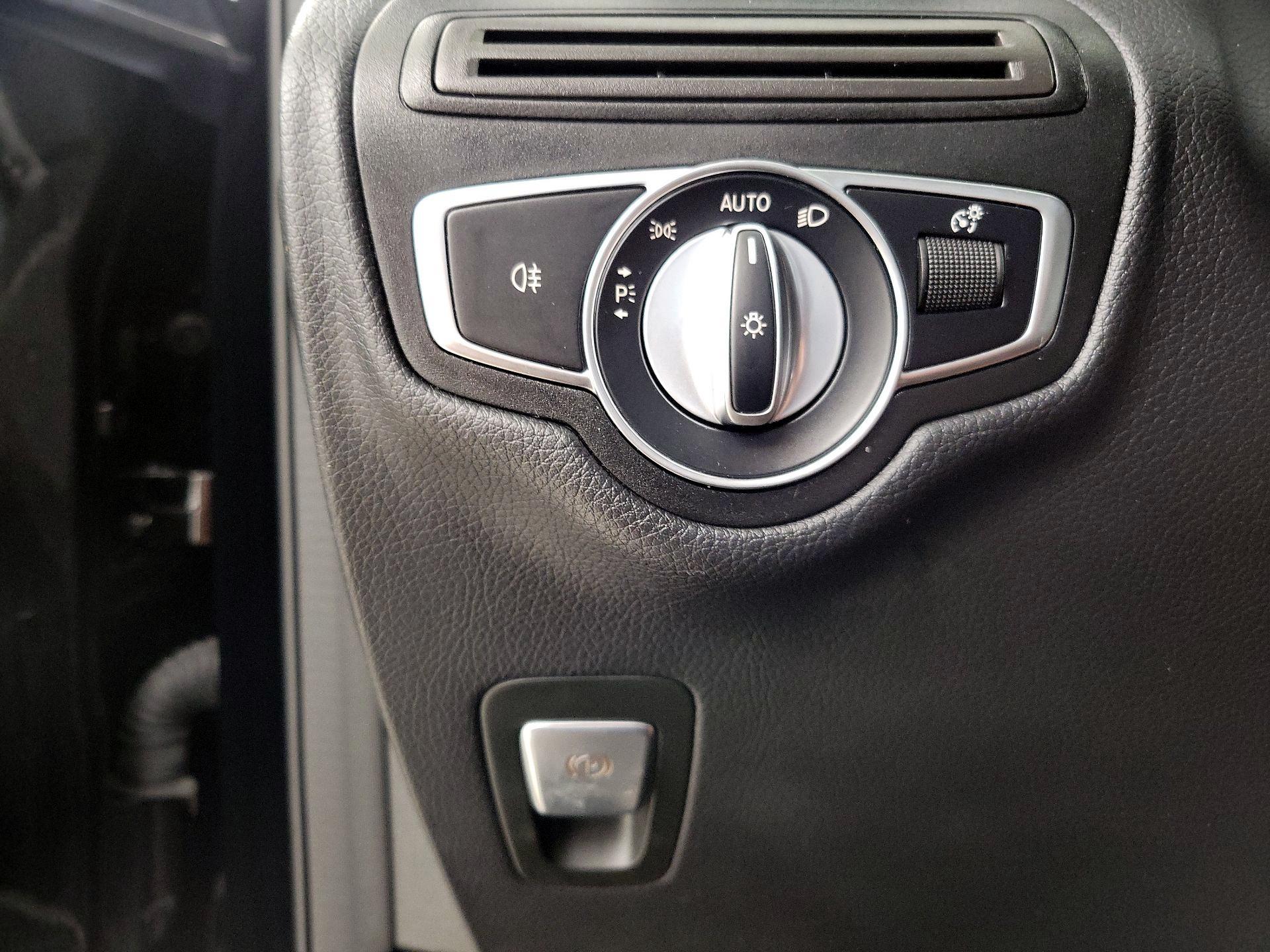 Thumbnail: 2022 Mercedes-Benz GLC - 13