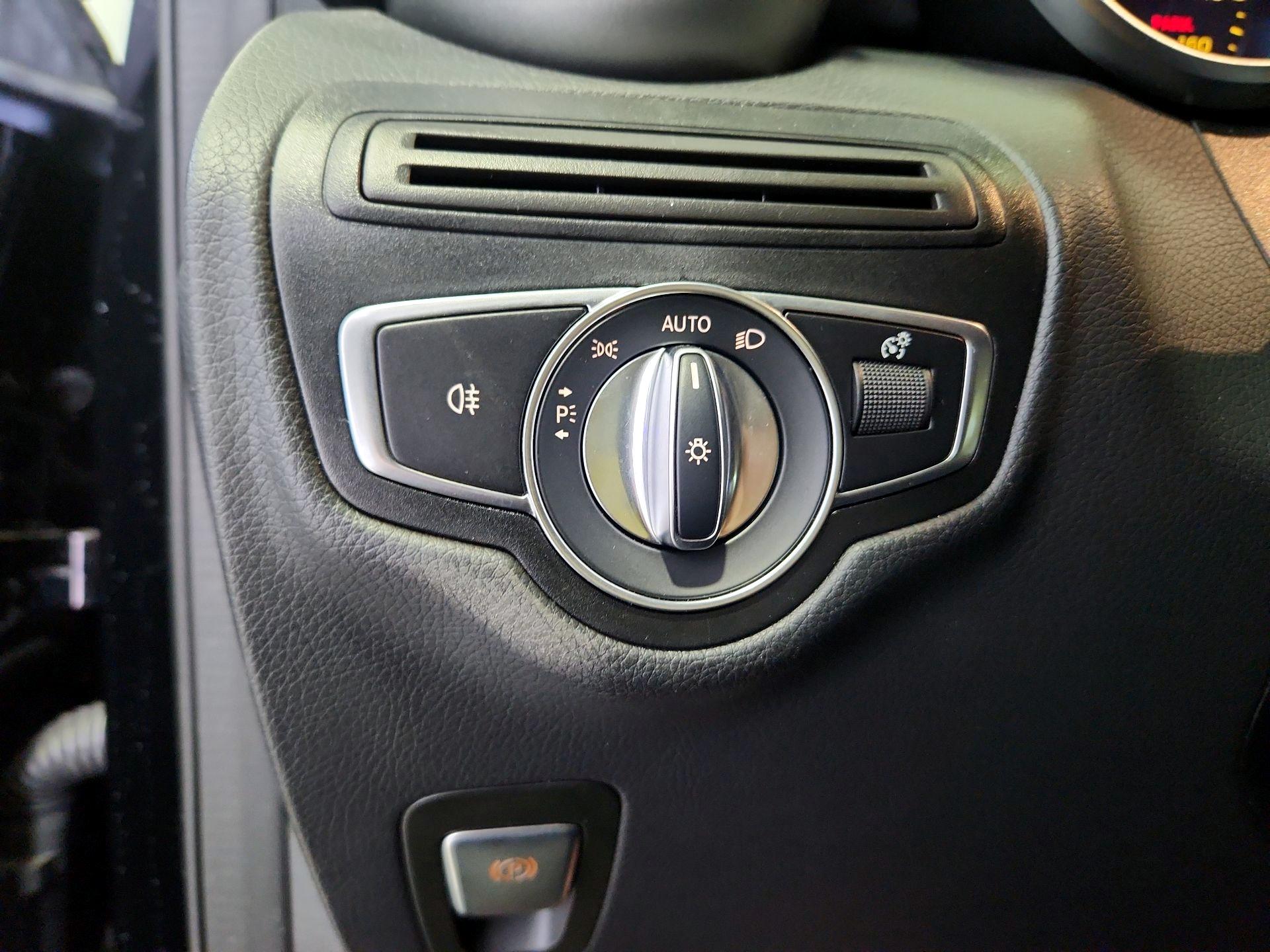 Thumbnail: 2022 Mercedes-Benz GLC - 11