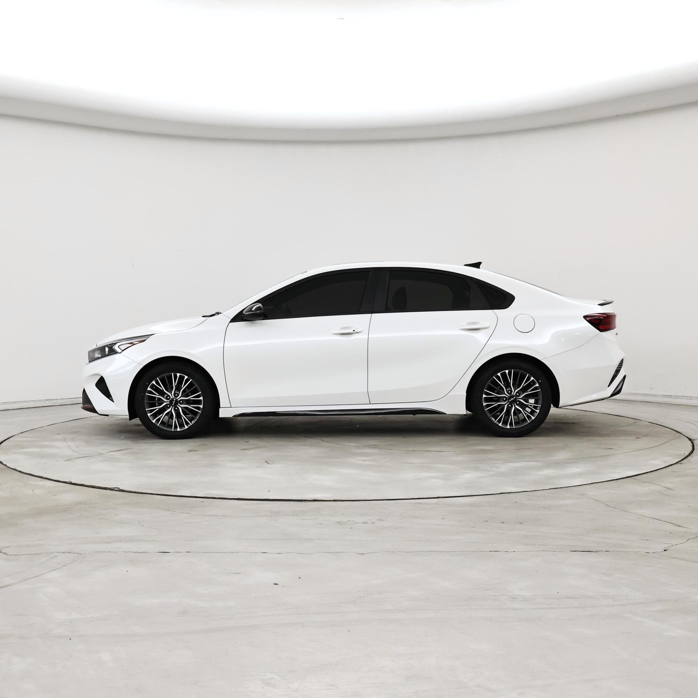 Thumbnail: 2023 Kia Forte - 3