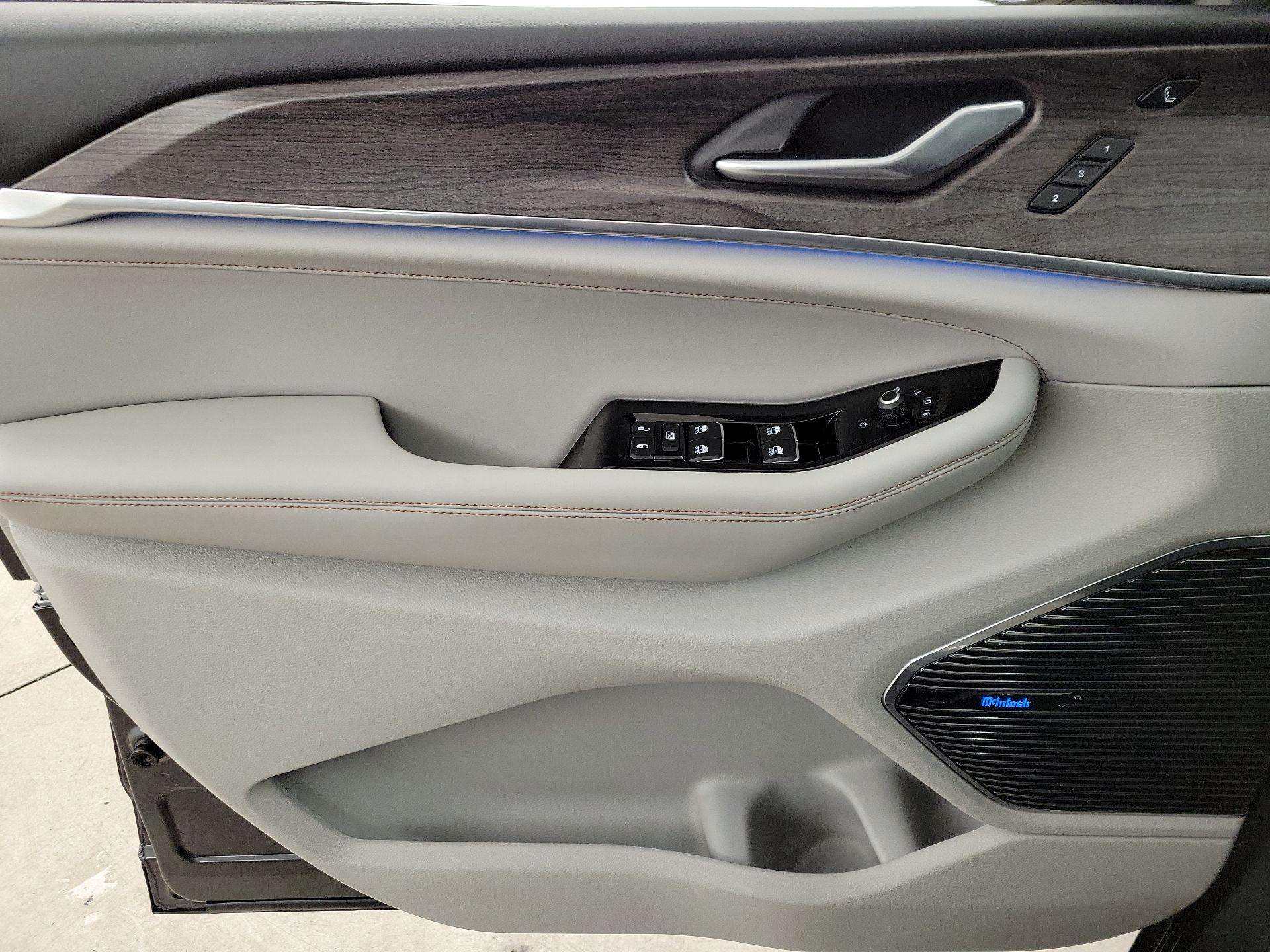 Thumbnail: 2022 Jeep Grand Cherokee - 12