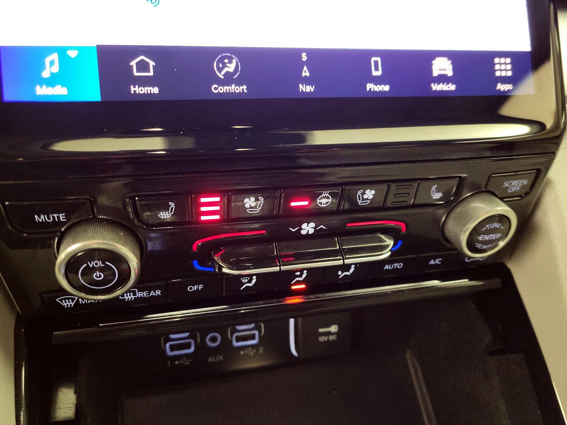 Thumbnail: 2022 Jeep Grand Cherokee - 17