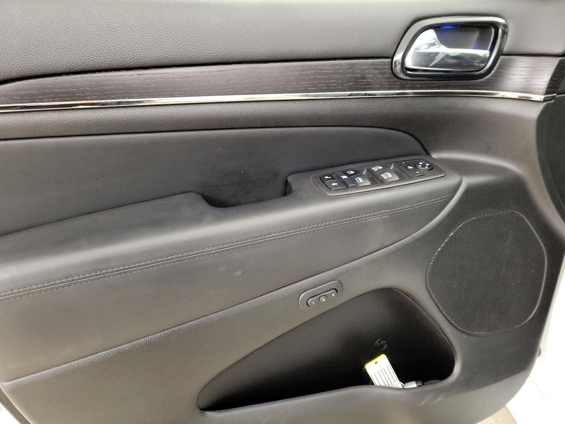 Thumbnail: 2021 Jeep Grand Cherokee - 12