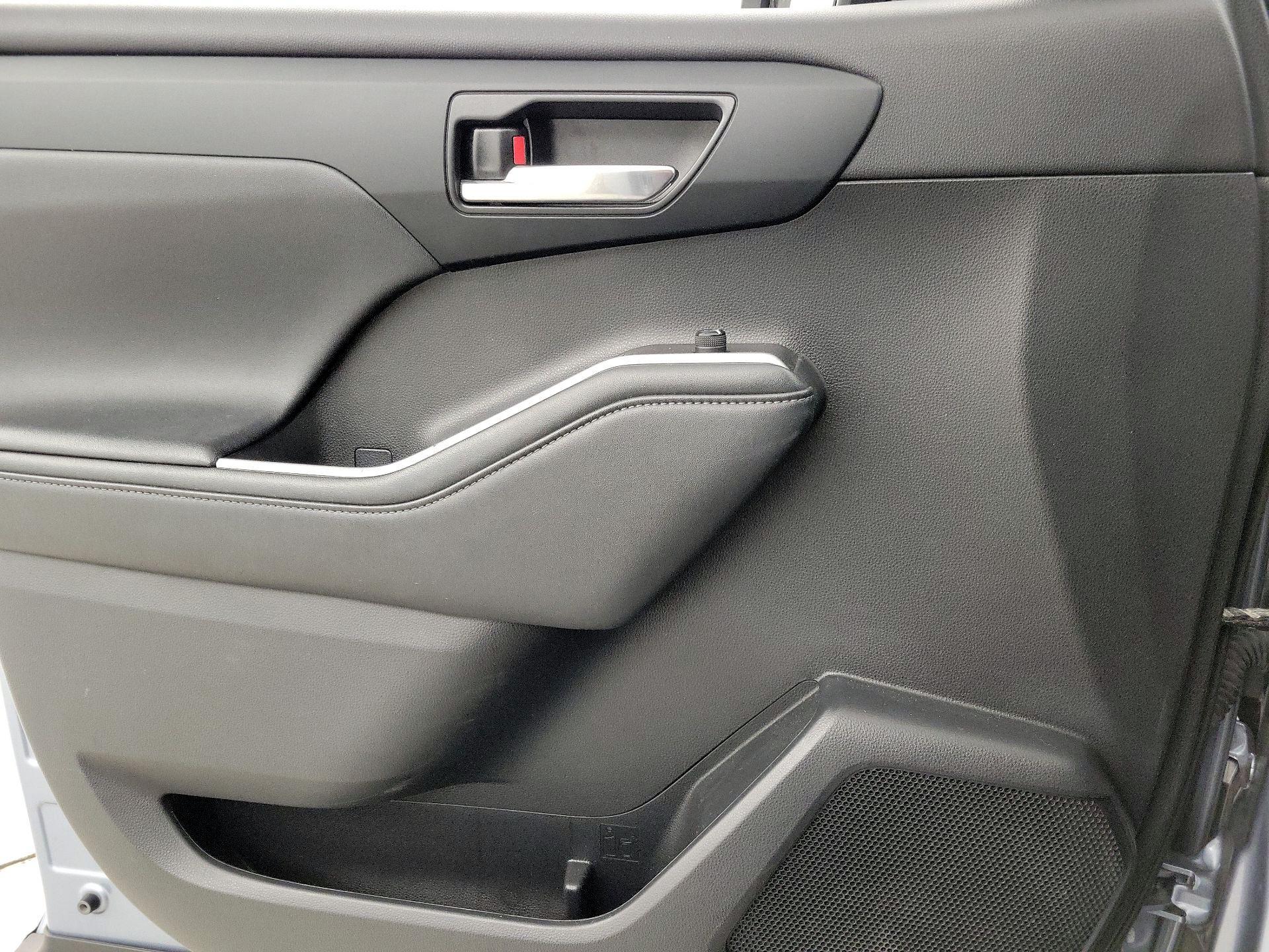 Thumbnail: 2021 Toyota Highlander - 12