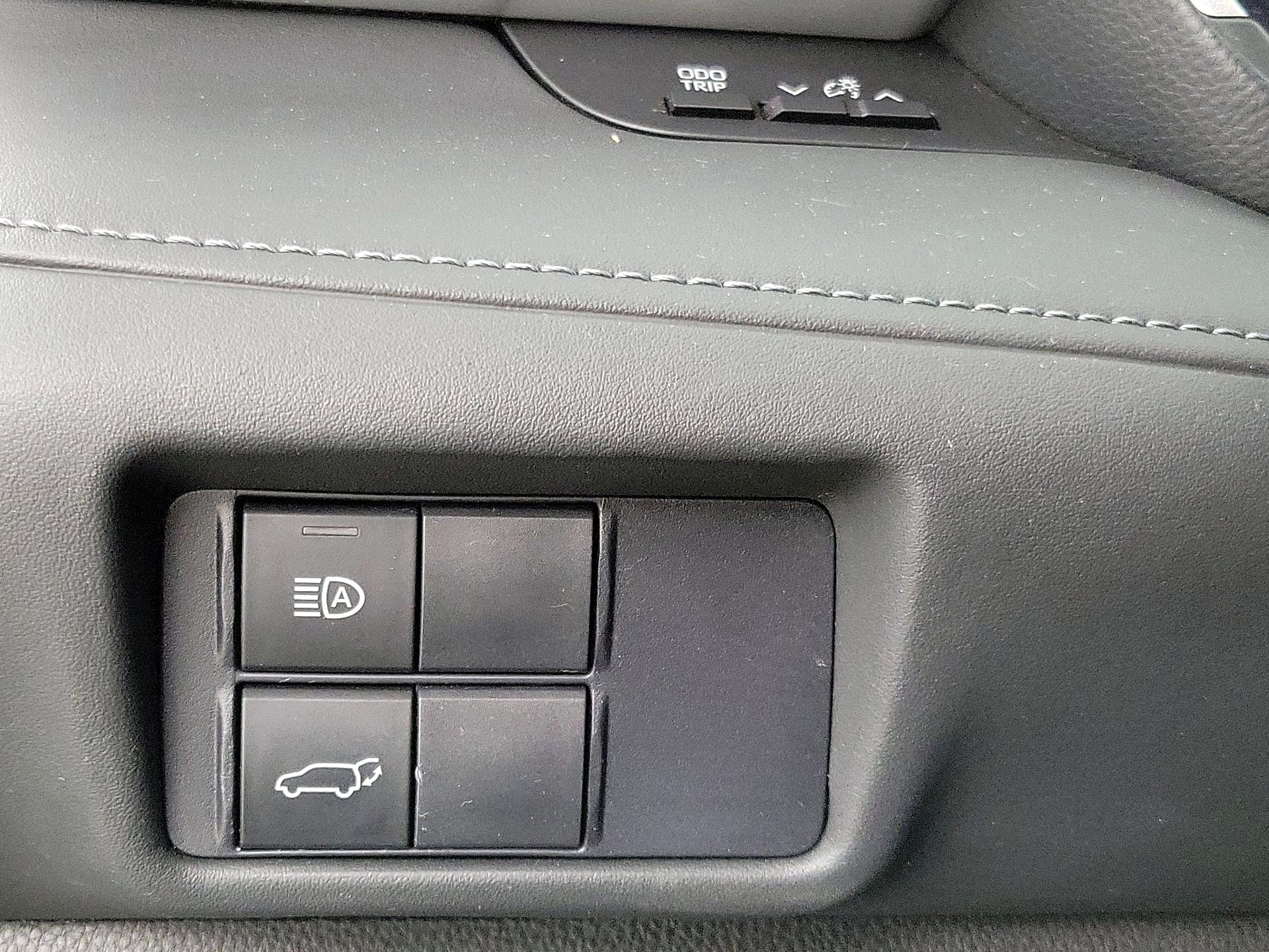 Thumbnail: 2021 Toyota Highlander - 13