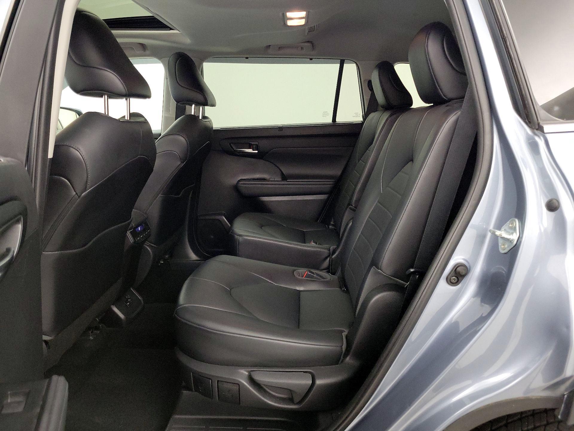 Thumbnail: 2021 Toyota Highlander - 20