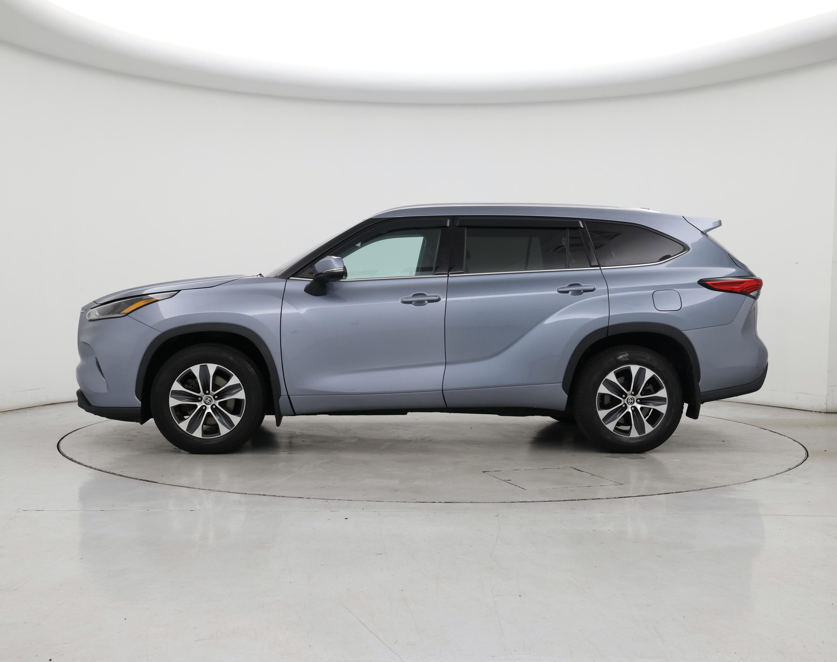 Thumbnail: 2021 Toyota Highlander - 3