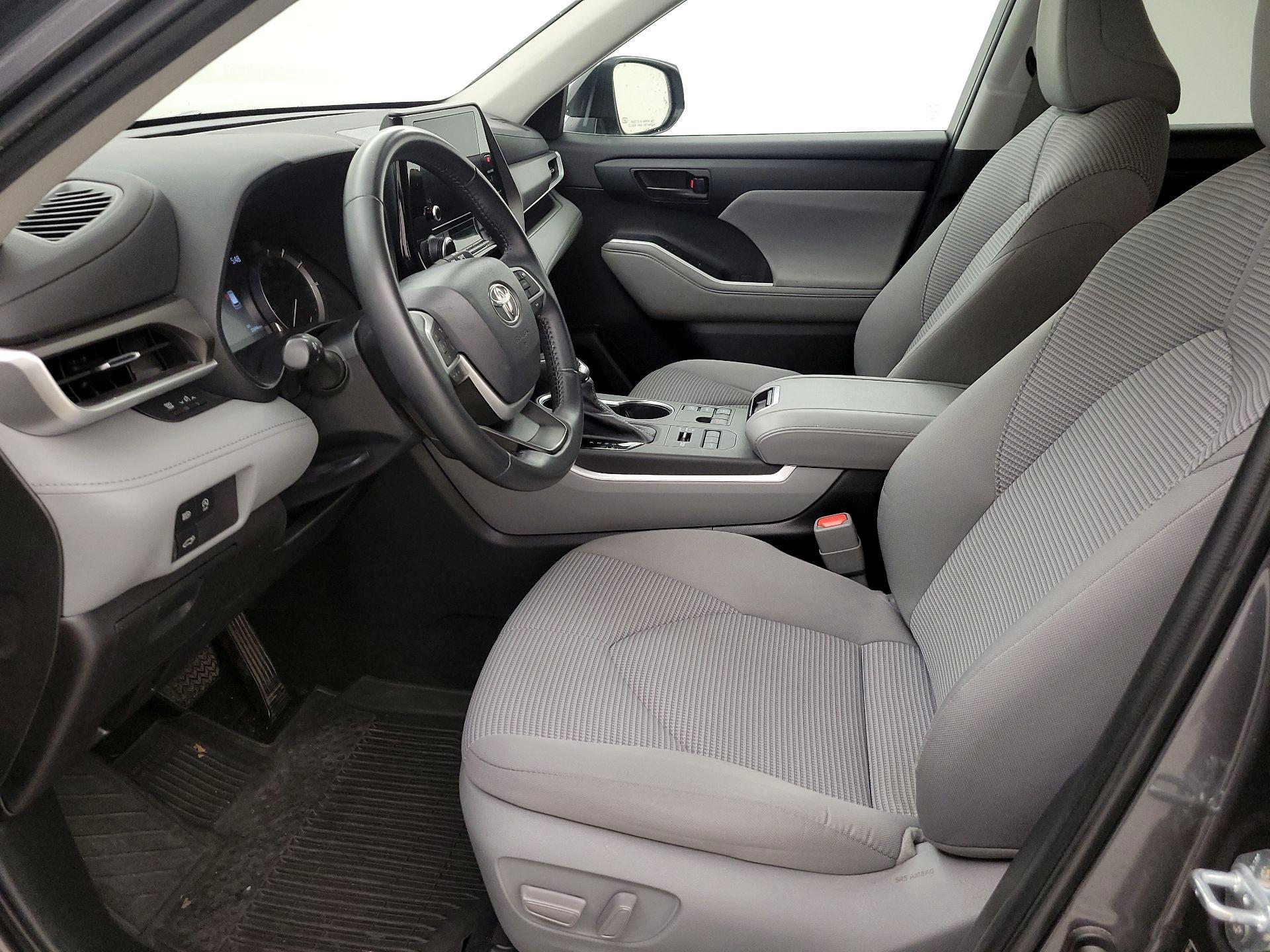 Thumbnail: 2023 Toyota Highlander - 11